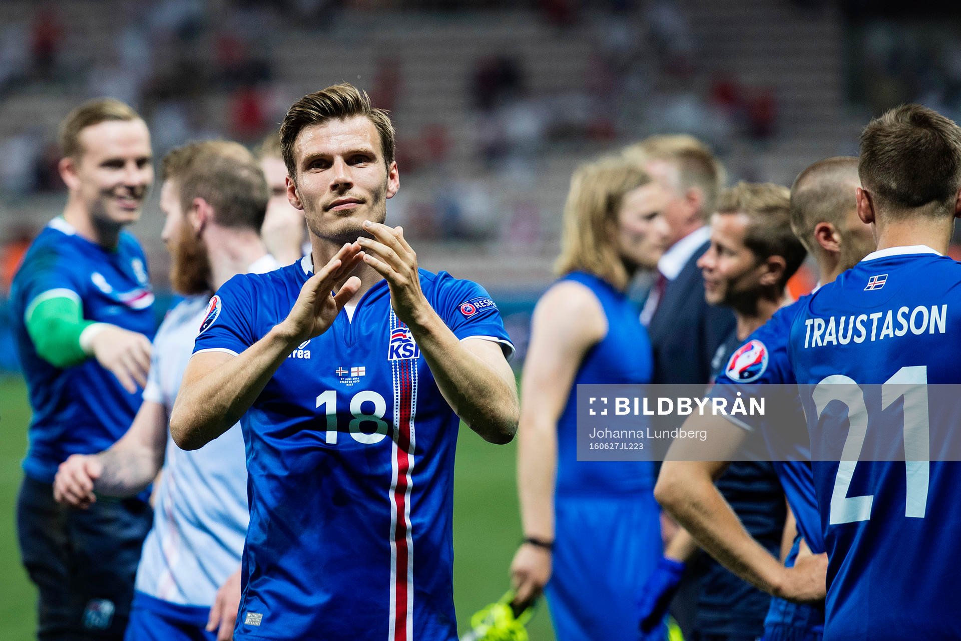 Islands Elmar Bjarnason jublar