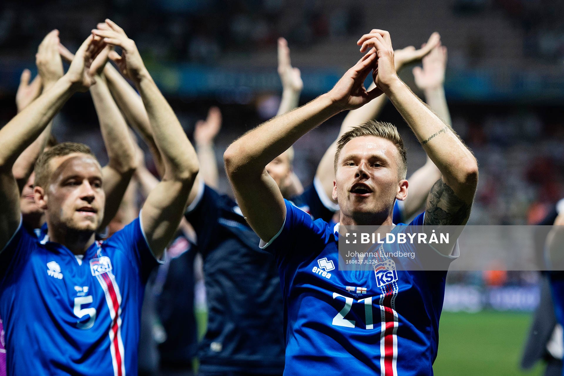 Islands Sverrir Ingason och Arnor Ingvi Traustason jublar