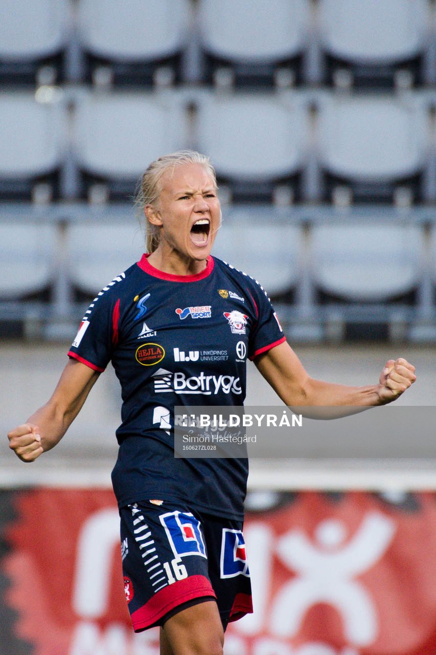 Linköpings Pernille Mosegaard Harder jublar efter  fotbollsmatchen i damallsvenskan mellan Linköping FC och Kopparbergs/Göteborg den 27 juni 2016 i Linköping.