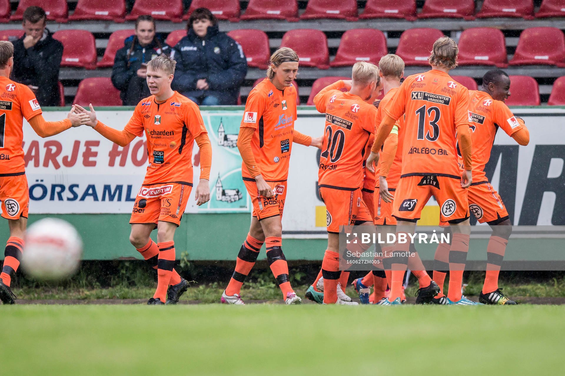 Varbergs Thomas Boakye har gjort 0-1 och jublar med