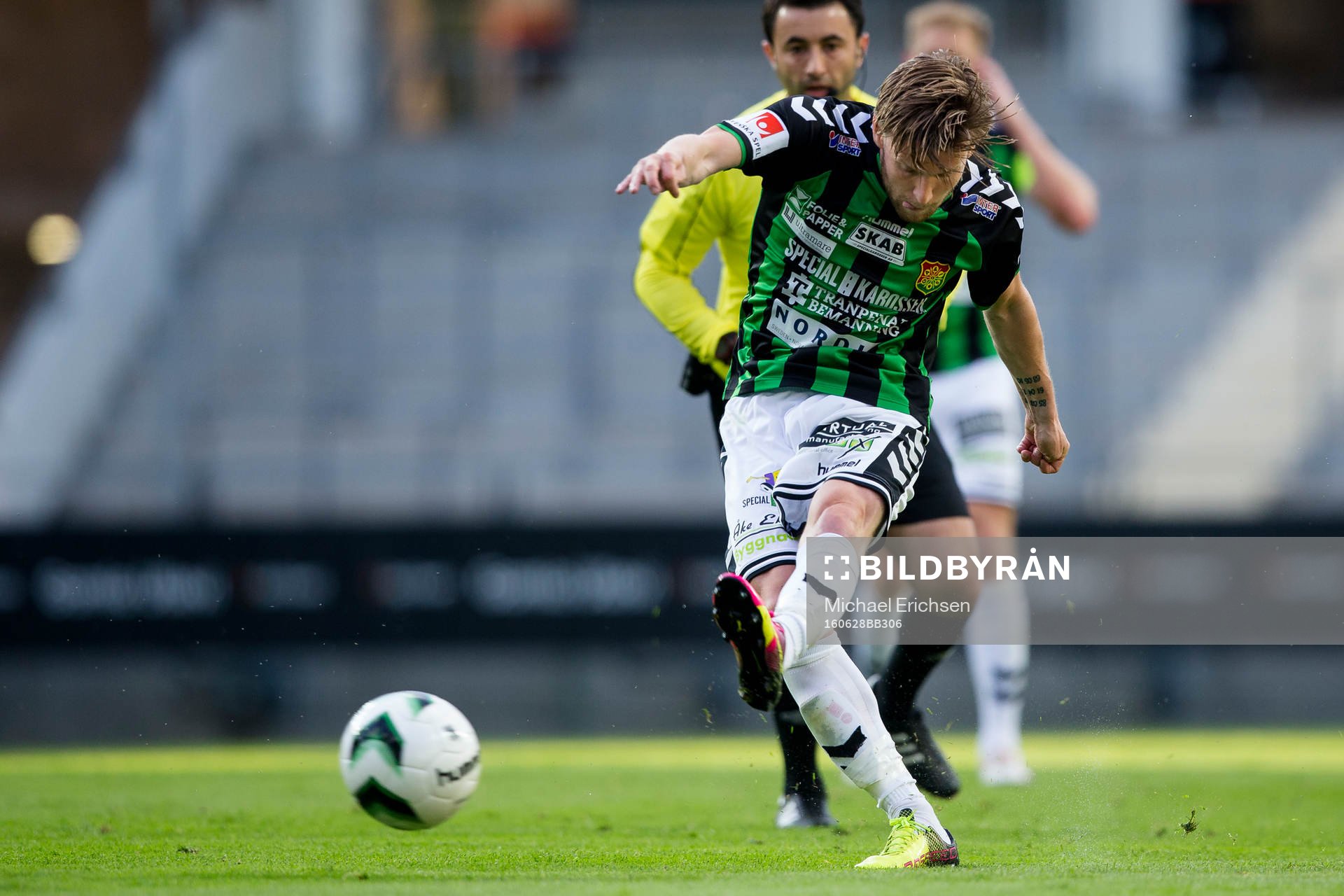 GAIS Johan Lundgren skjuter ett skott