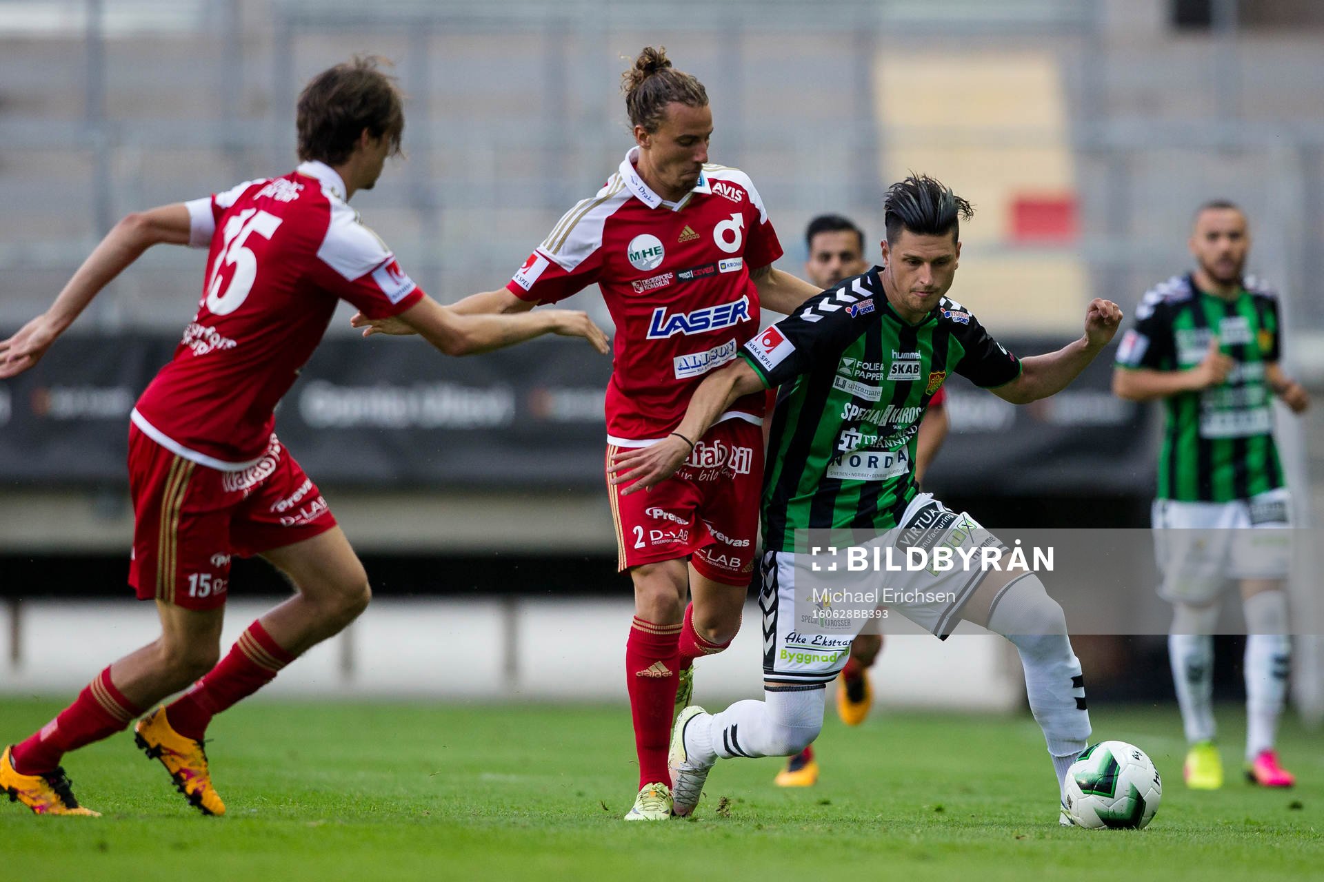 GAIS Luka Mijaljevic i kamp med Degerfors Jonathan Azulay under fotbollsmatchen i Superettan mellan GAIS och Degerfors den 28 juni 2016 i Göteborg.