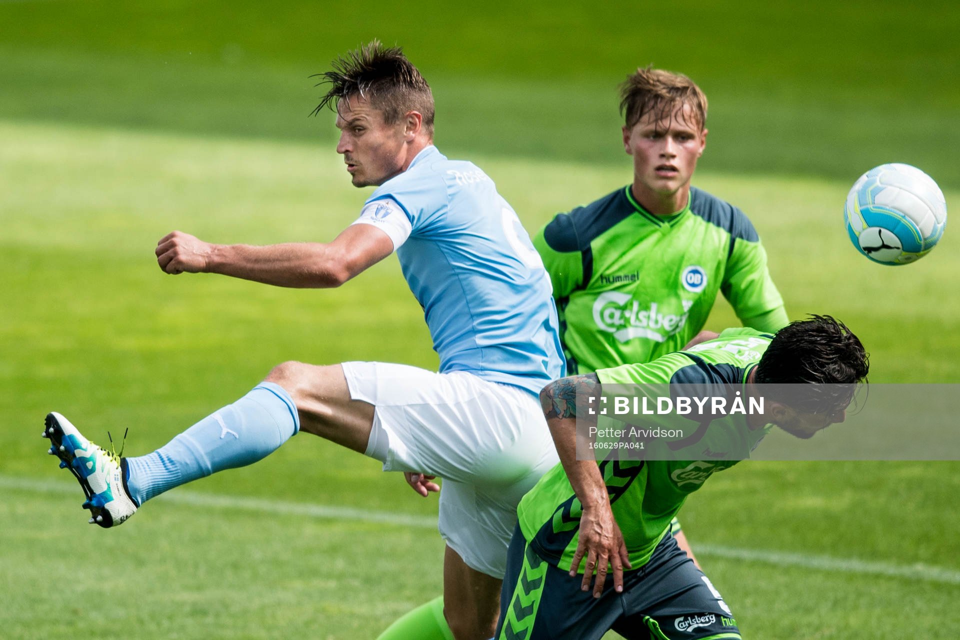 Malmö FFs Markus Rosenberg mot Odense Joao Pereira och