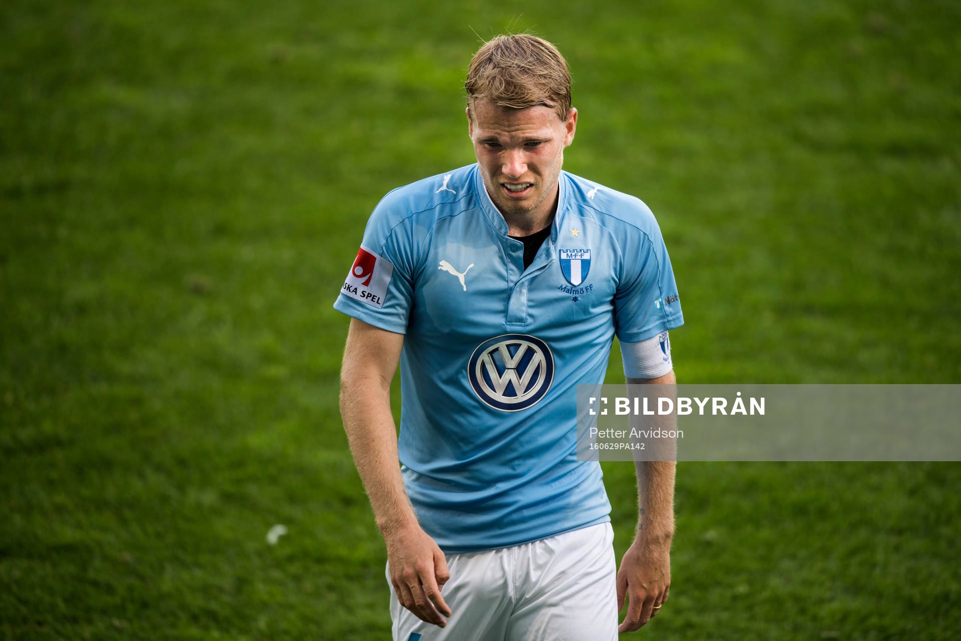 Malmö FFs Oscar Lewicki deppar