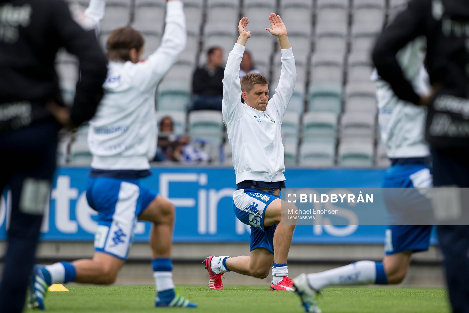 IFK Göteborgs Mikael Boman värmer upp innan