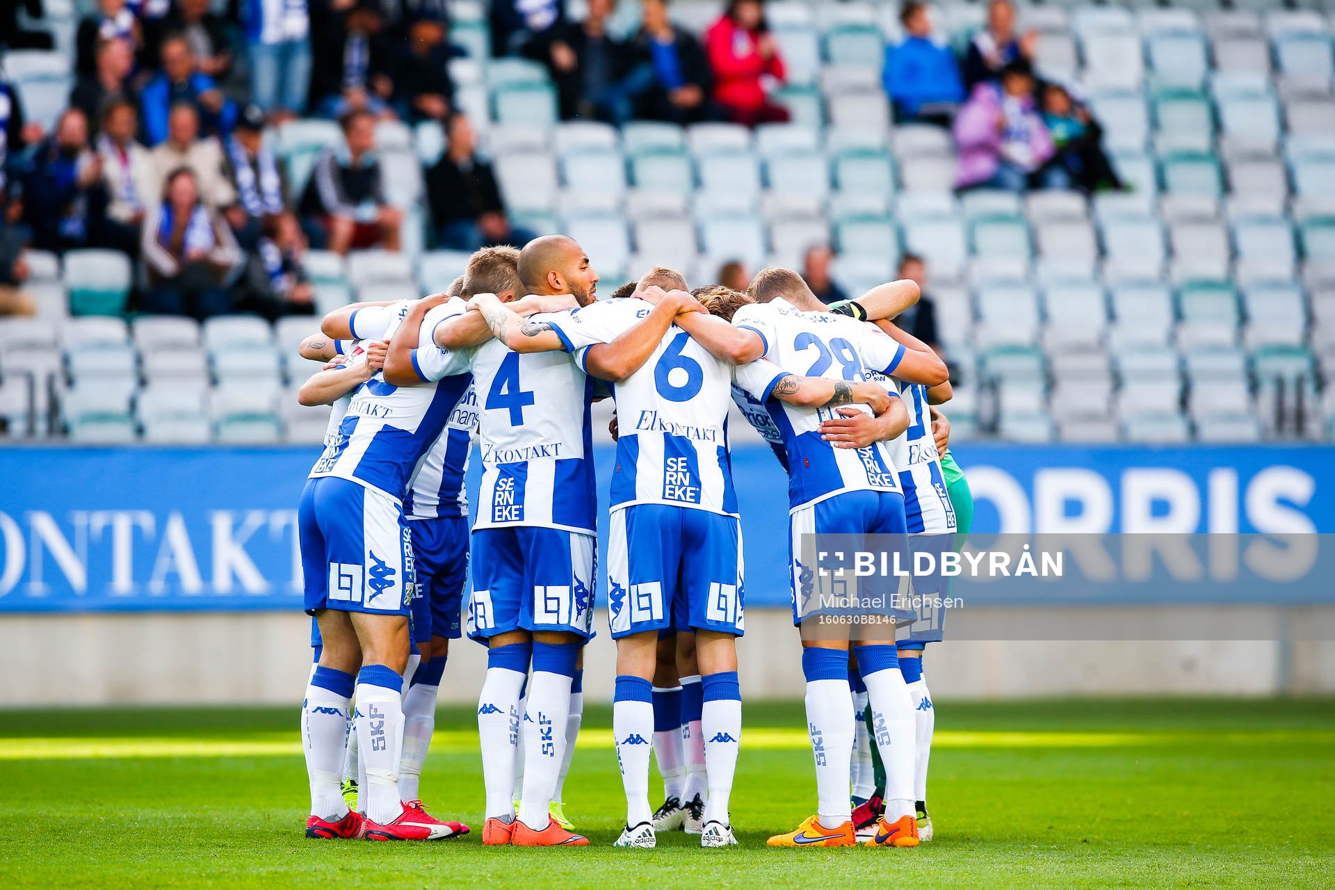 IFK Göteborgs spelare samlad före fotbollsmatchen i