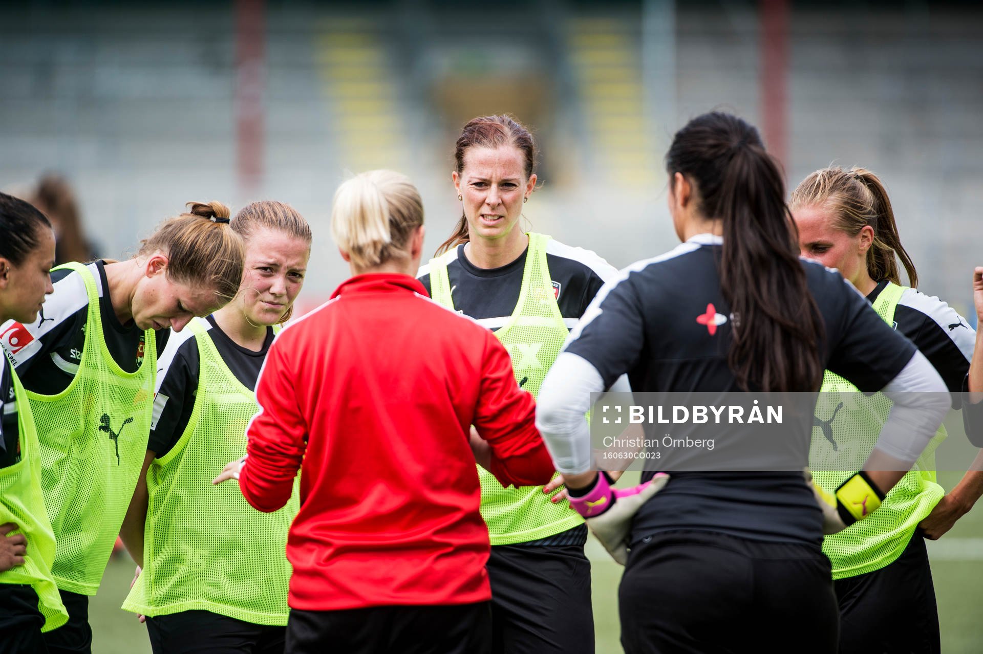 Lotta Schelin med lagkamraterna