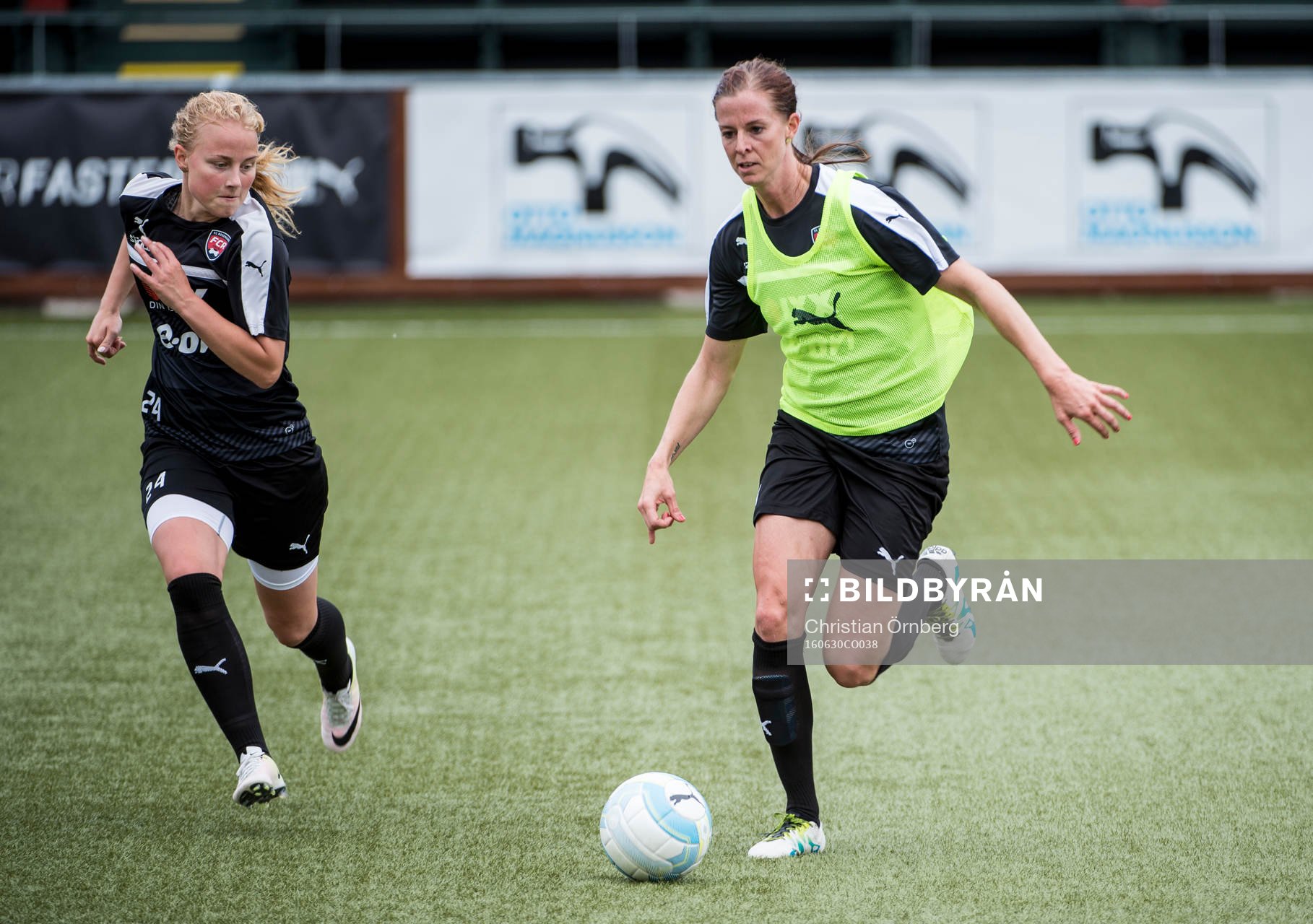 Ebba Wieder och Lotta Schelin