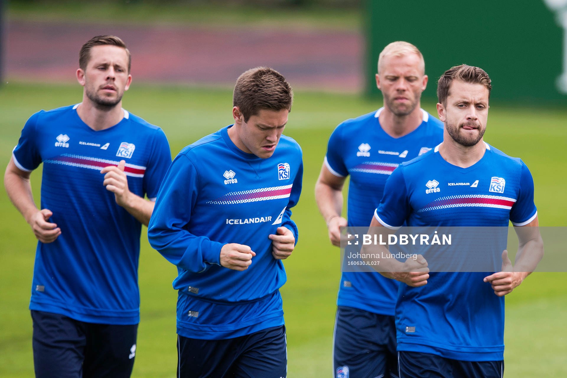 Spelarna med Kári Arnason (th) på Islands