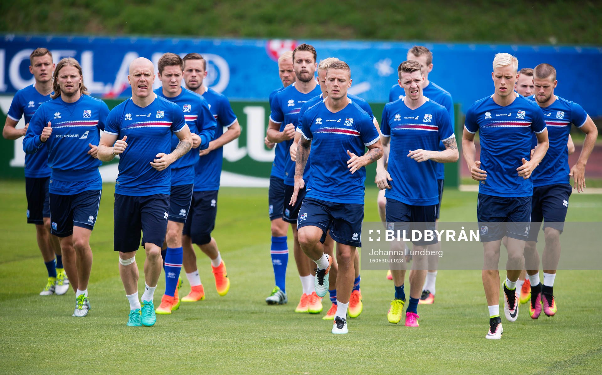 Spelarna med Kári Arnason i mitten på Islands