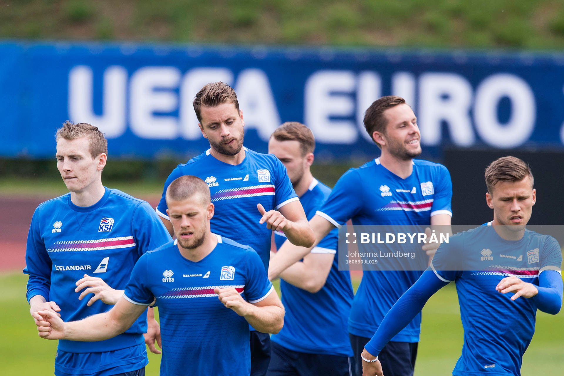 Spelarna med Kári Arnason i mitten på Islands