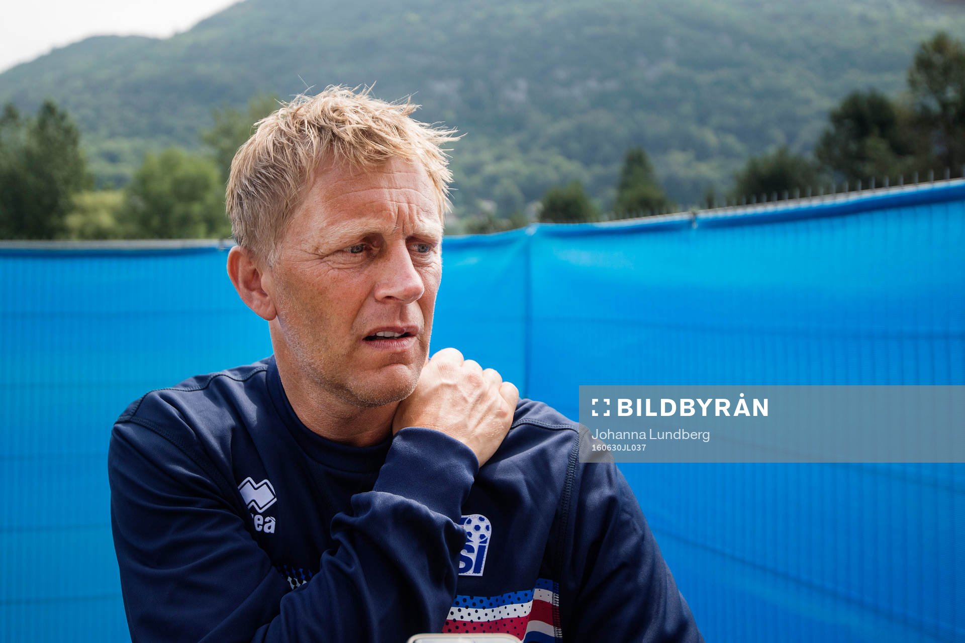förbundskapten Heimir Hallgrimsson pratar med media i
