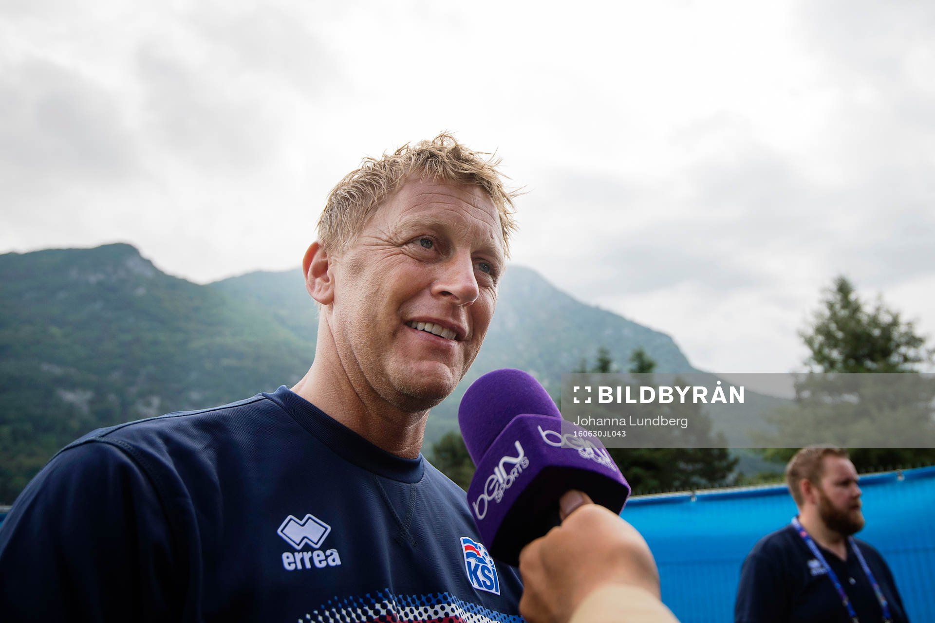 förbundskapten Heimir Hallgrimsson pratar med media i