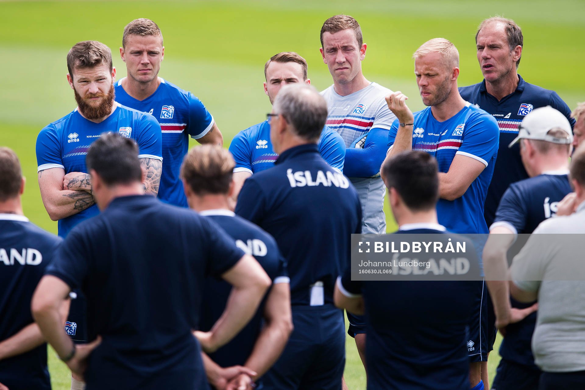 Spelarna med Aron Gunnarsson, Ragnar Sigurdsson och Eidur