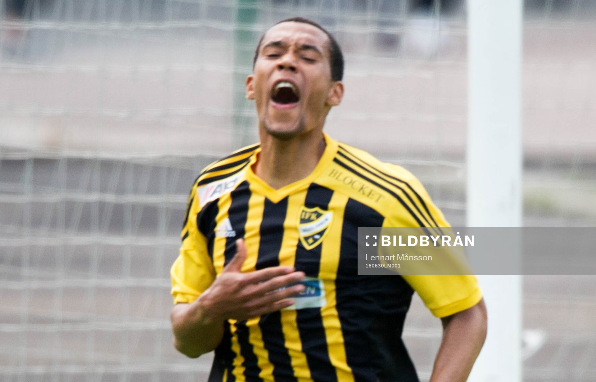 IFK Hässleholms Kevin Thompson har gjort 0-1 på straff i