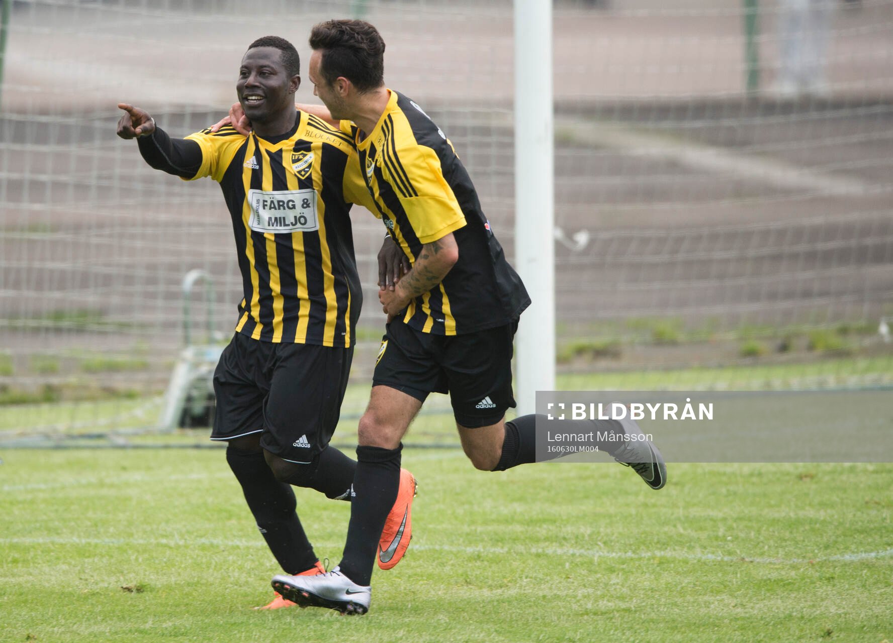 IFK Hässleholms Mike Andrew har gjort 0-2 på straff i