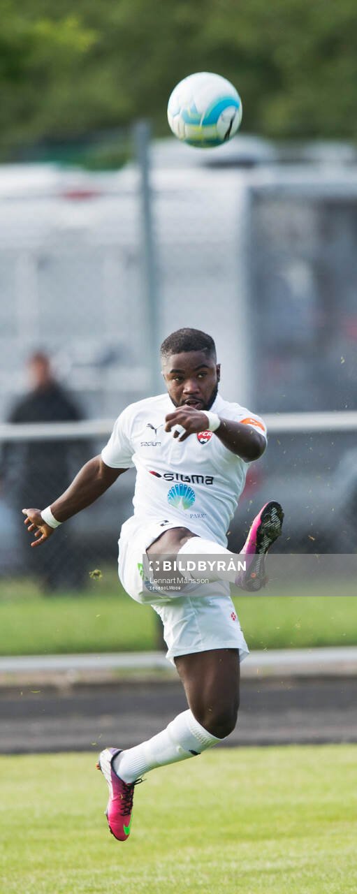 Hög spark i matchen i division 2 mellan Rosengård och IFK