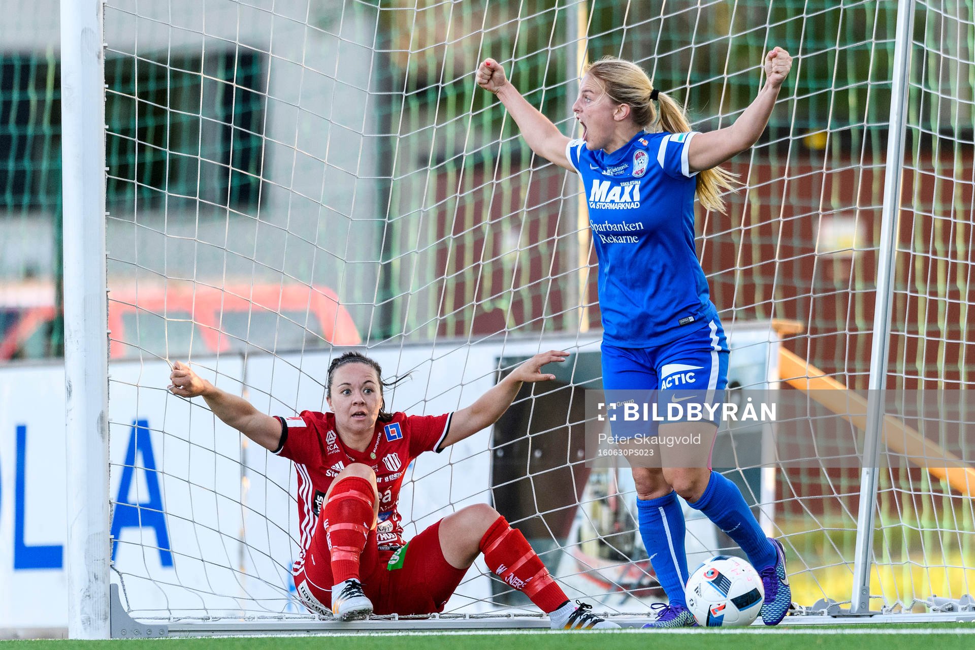 s Mimmi Larsson jublar