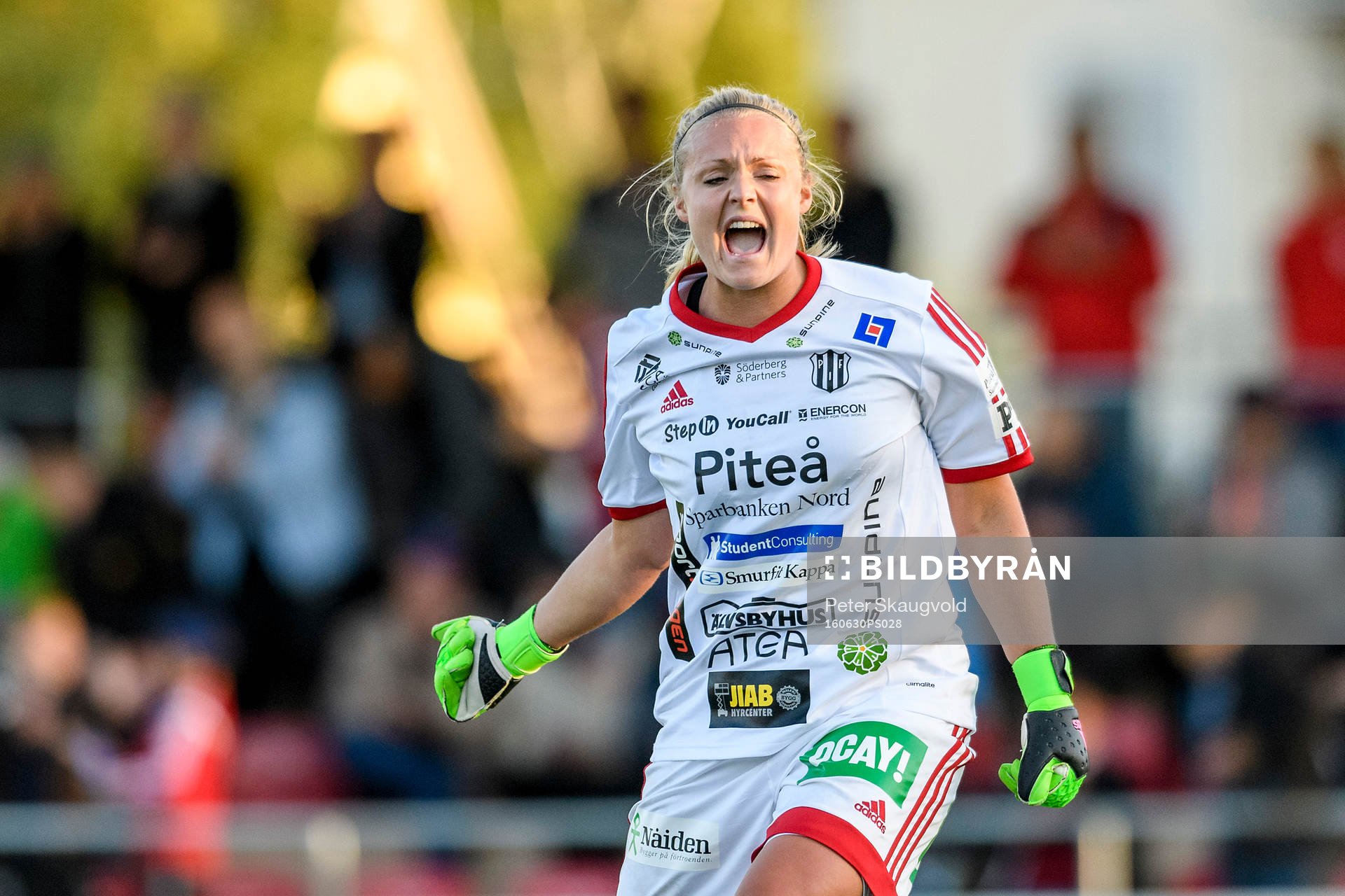 Piteås målvakt Hilda Carlén jublar