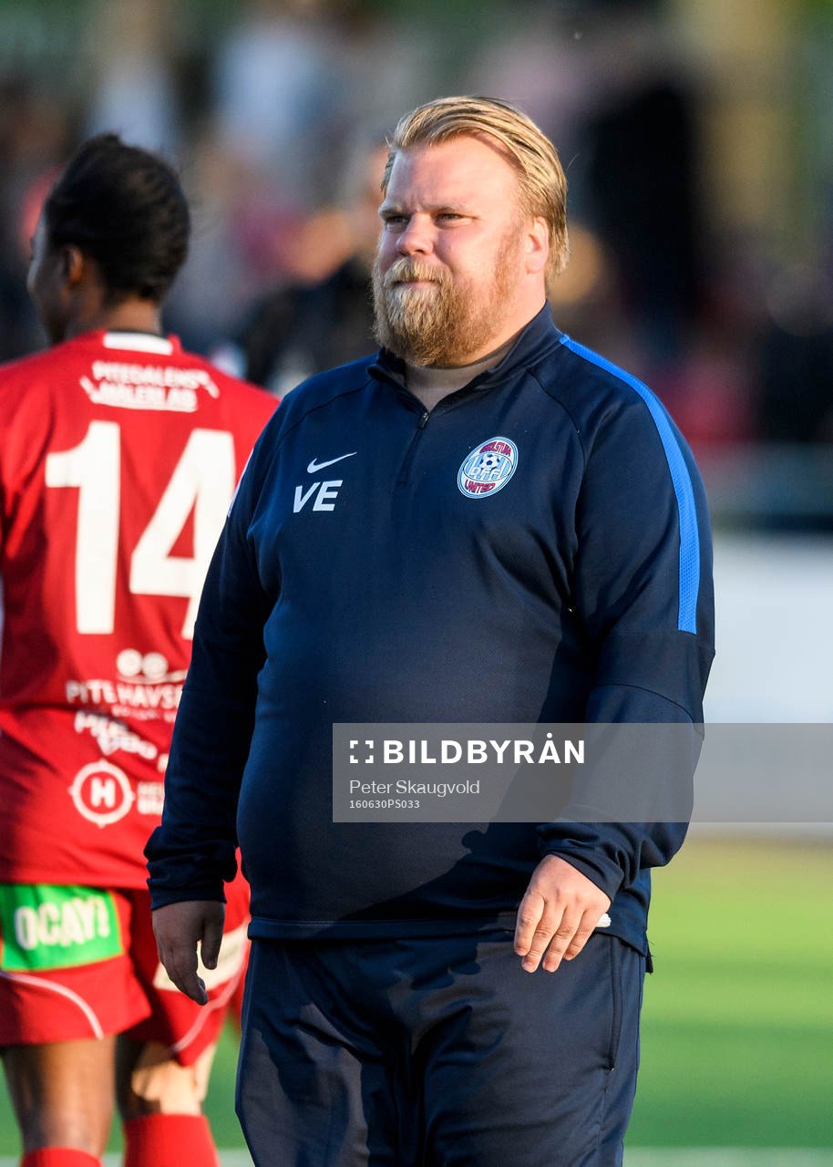 s huvudtränare Viktor Eriksson