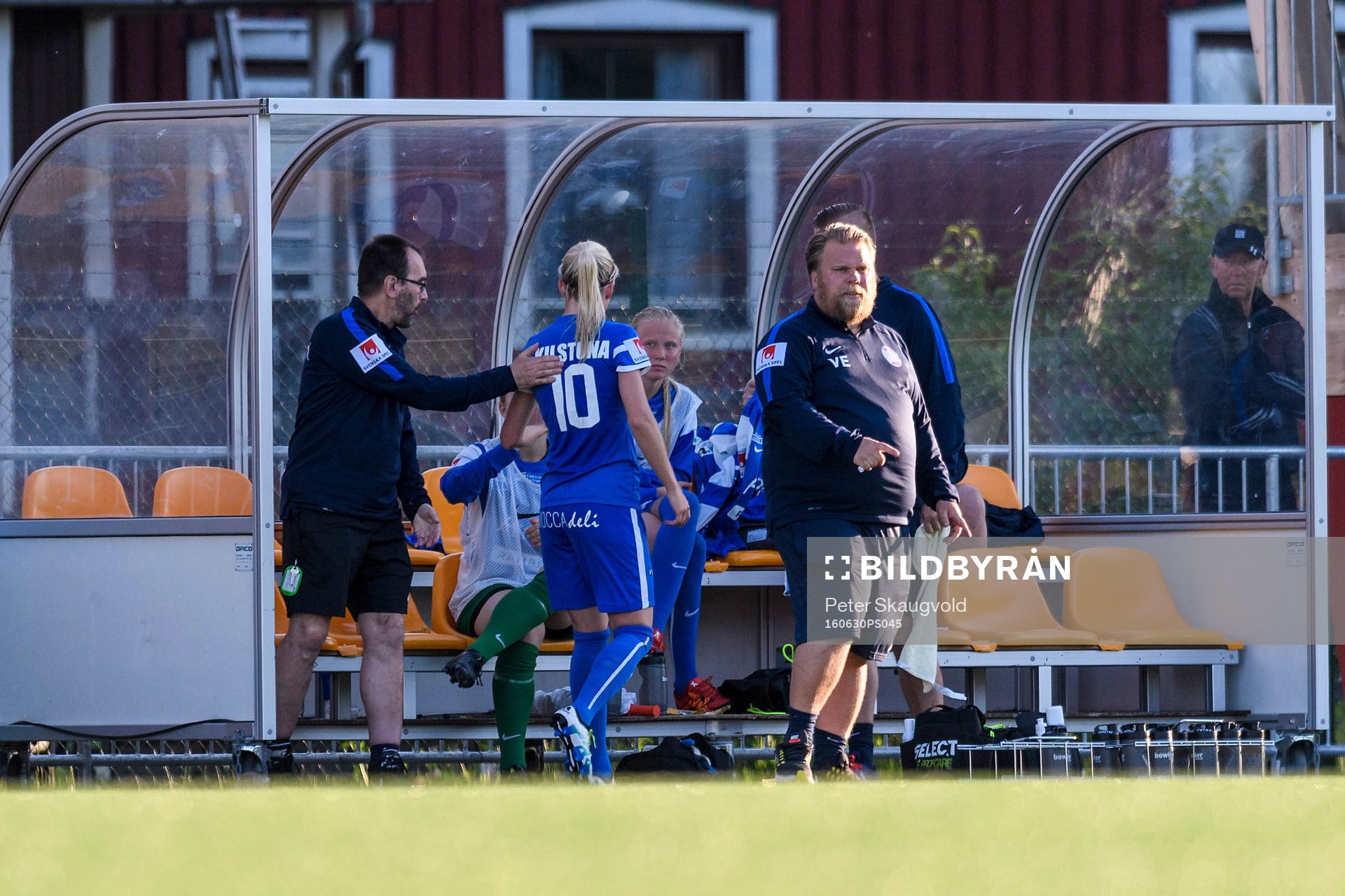 s Olivia Schough blir utbytt i början av andra halvlek