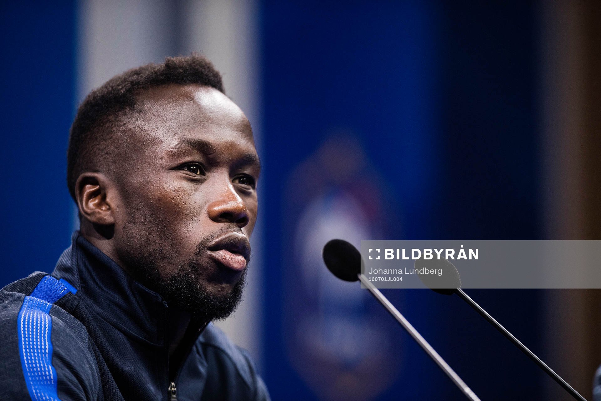Bacary Sagna på Frankrikes fotbollslandslags presskonferens
