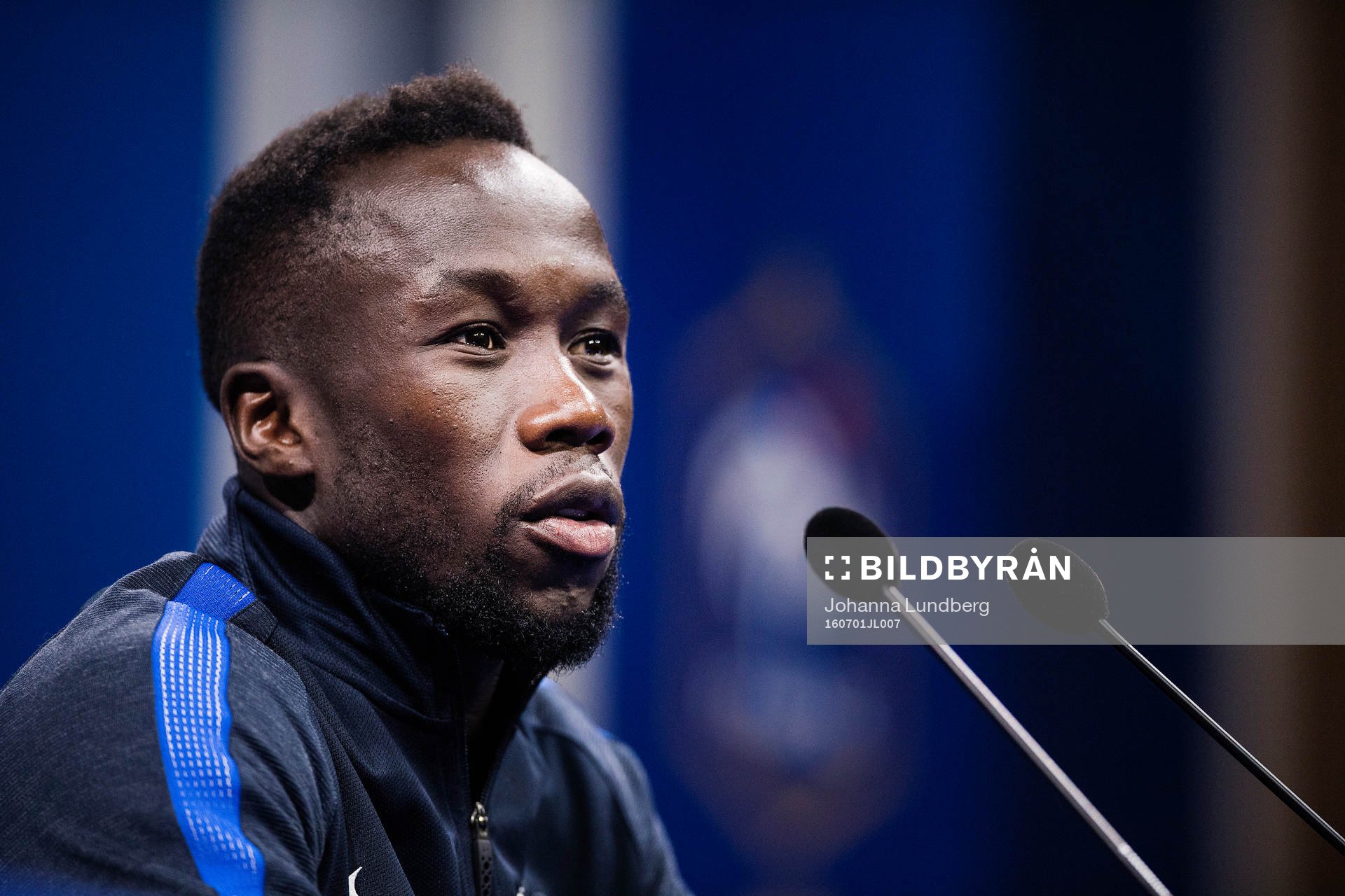 Bacary Sagna på Frankrikes fotbollslandslags presskonferens