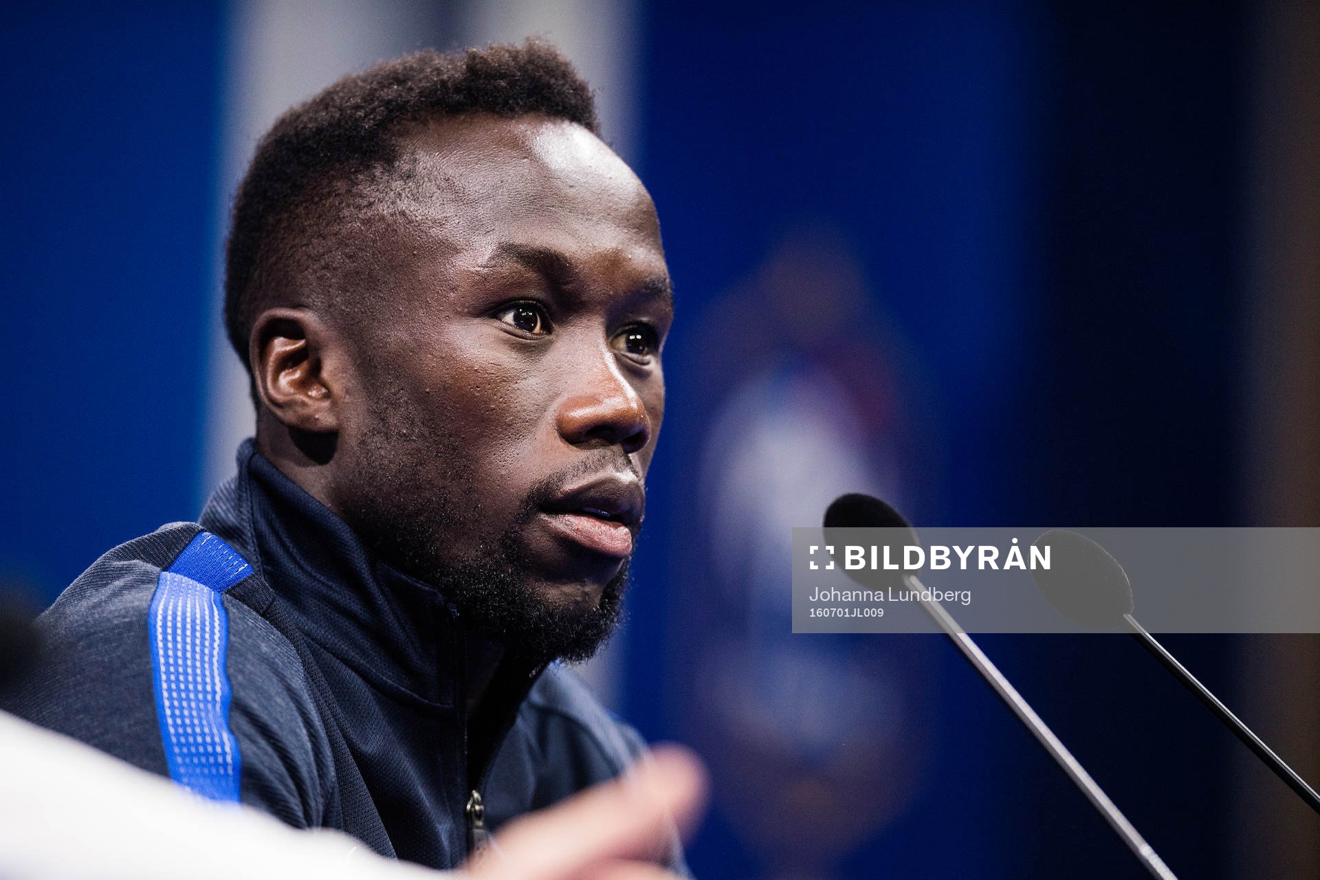 Bacary Sagna på Frankrikes fotbollslandslags presskonferens