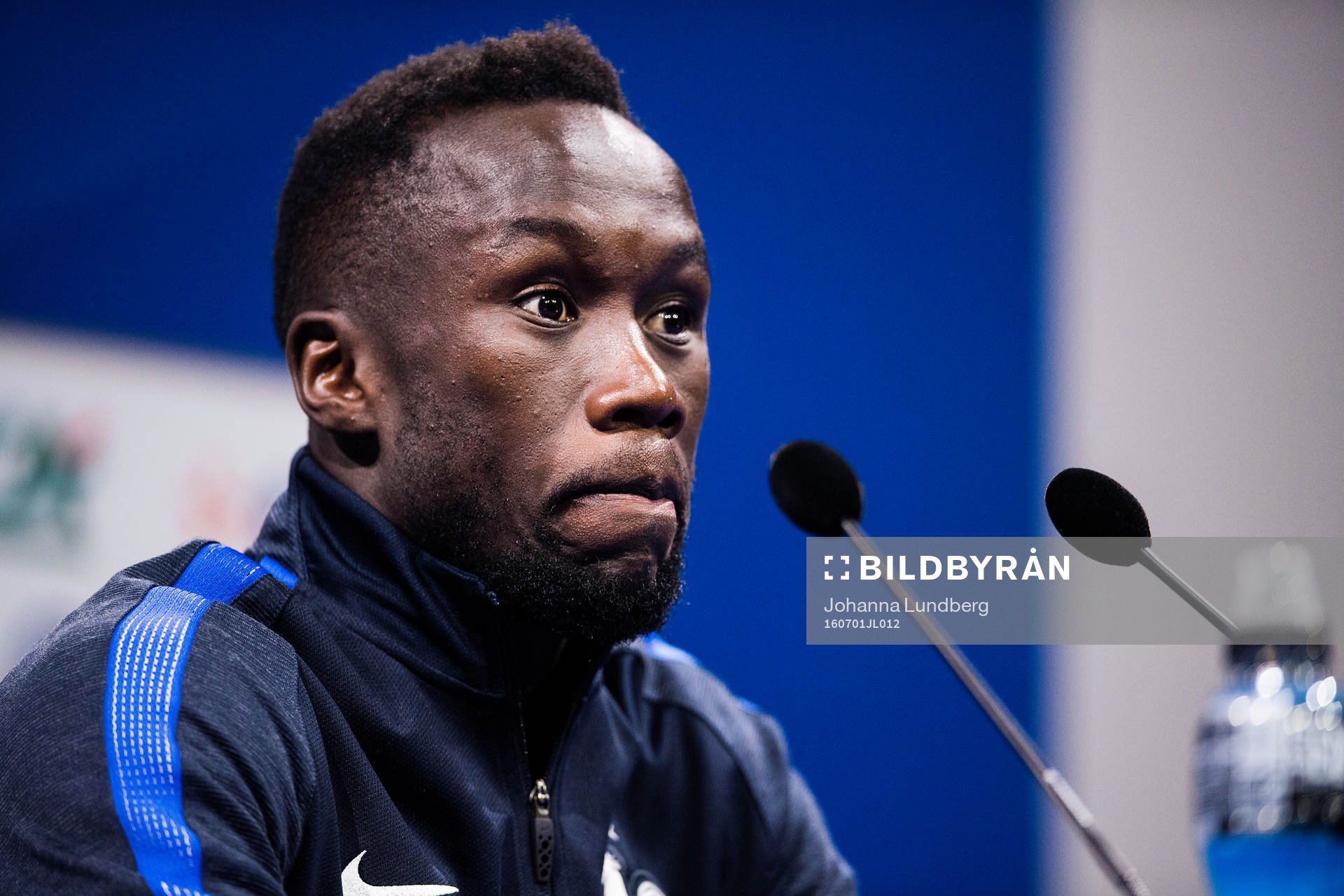 Bacary Sagna på Frankrikes fotbollslandslags presskonferens