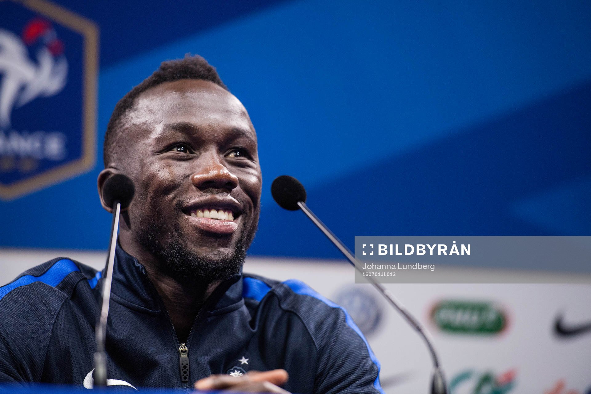 Bacary Sagna på Frankrikes fotbollslandslags presskonferens