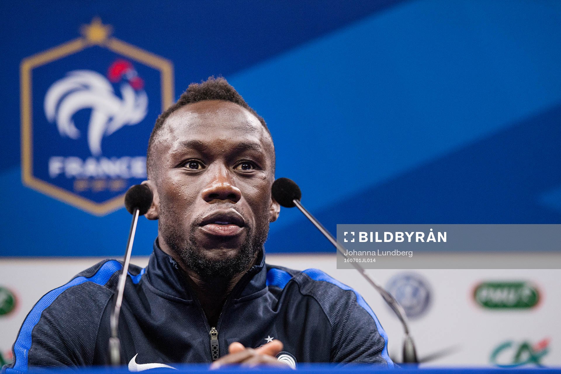 Bacary Sagna på Frankrikes fotbollslandslags presskonferens