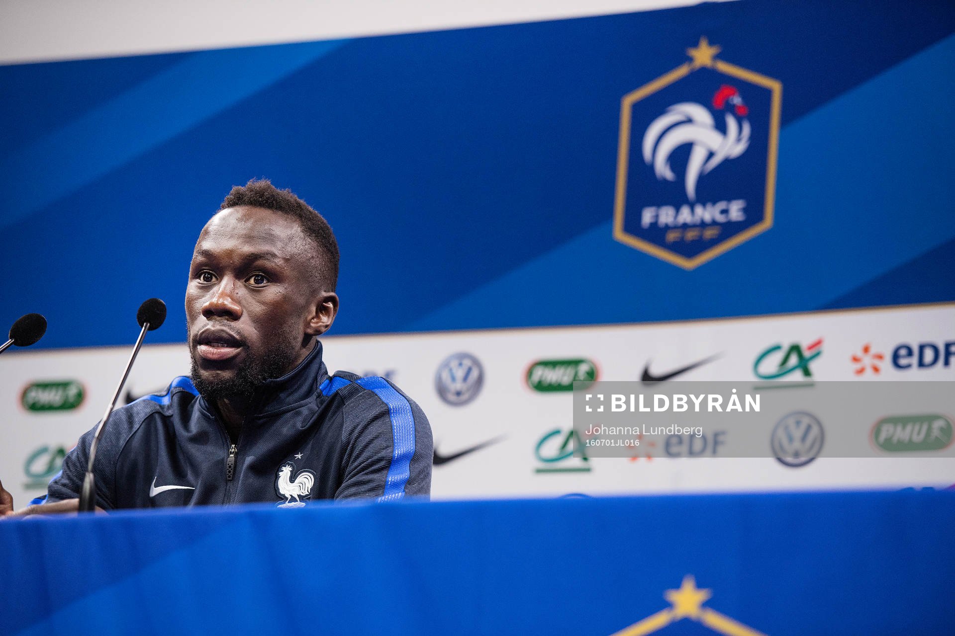 Bacary Sagna på Frankrikes fotbollslandslags presskonferens