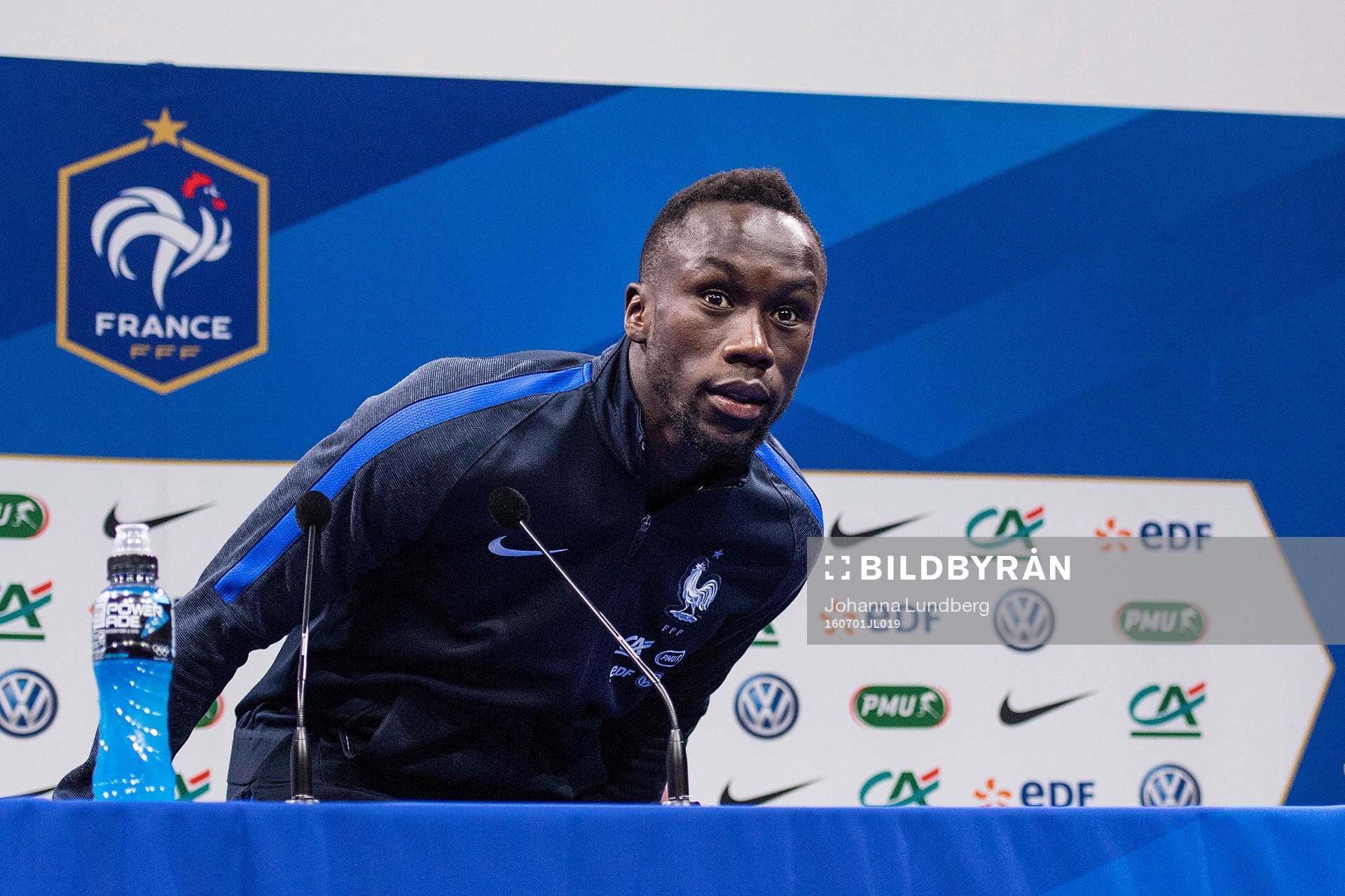Bacary Sagna på Frankrikes fotbollslandslags presskonferens