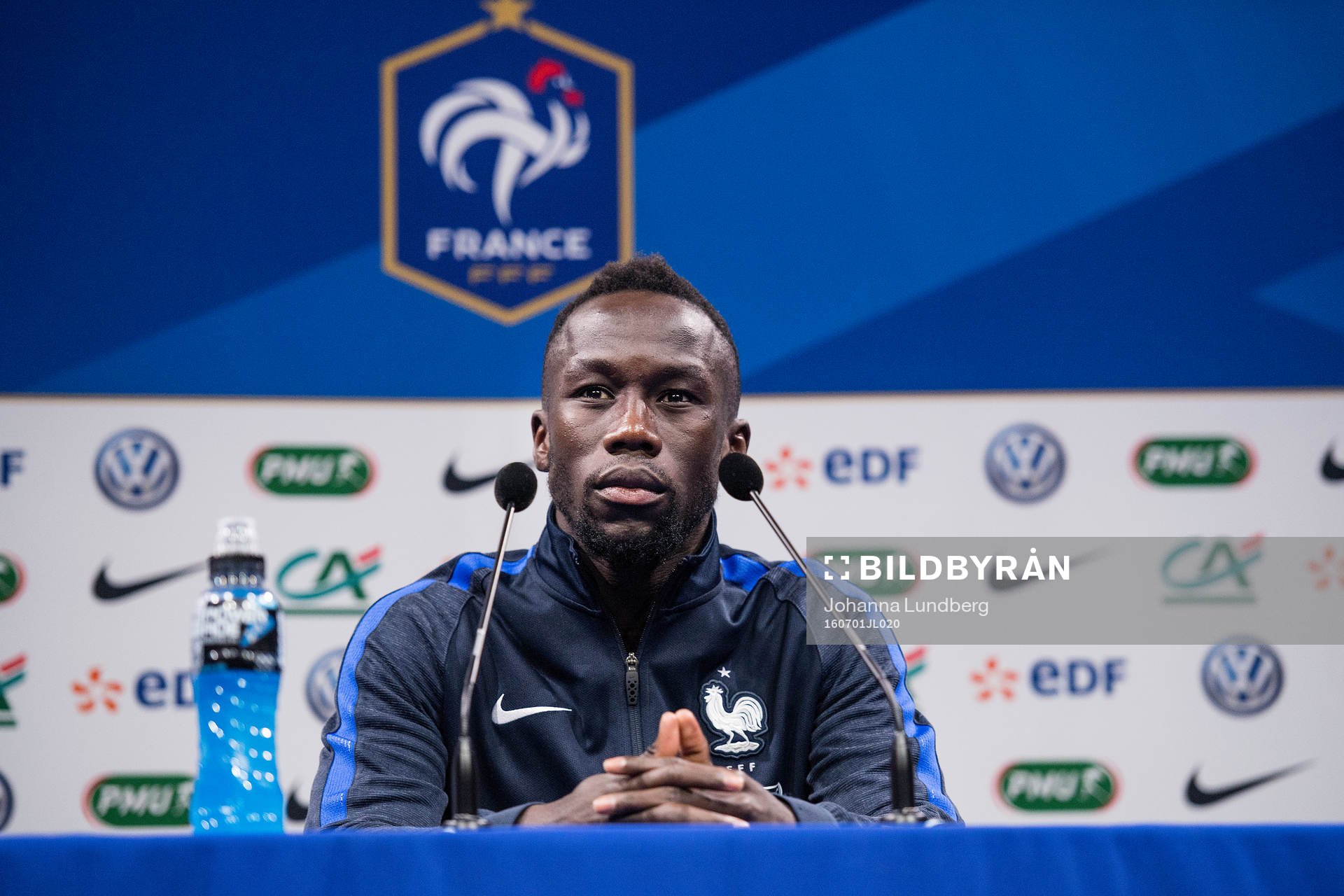 Bacary Sagna på Frankrikes fotbollslandslags presskonferens
