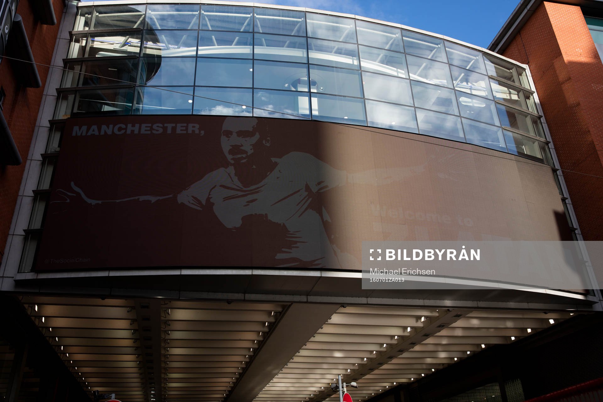 En ledskylt med Zlatan vid Arndale shopping center