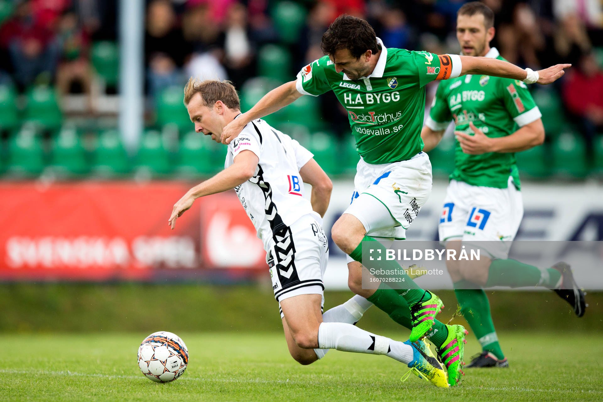 Ljungskiles Aleksandar Kitic och GAIS Craig Henderson