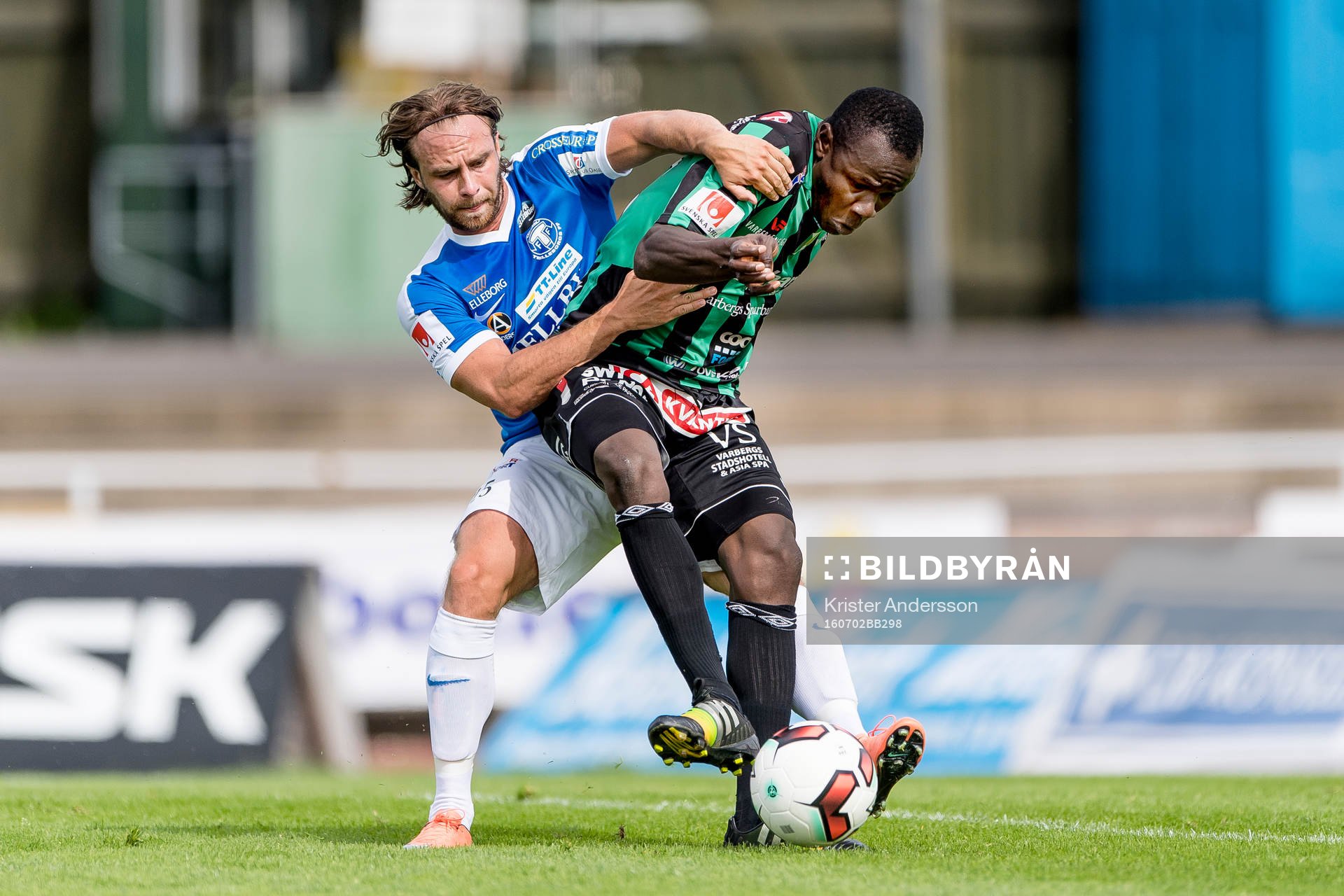 Trelleborgs Robin Jacobsson och Varbergs Nsima Peter