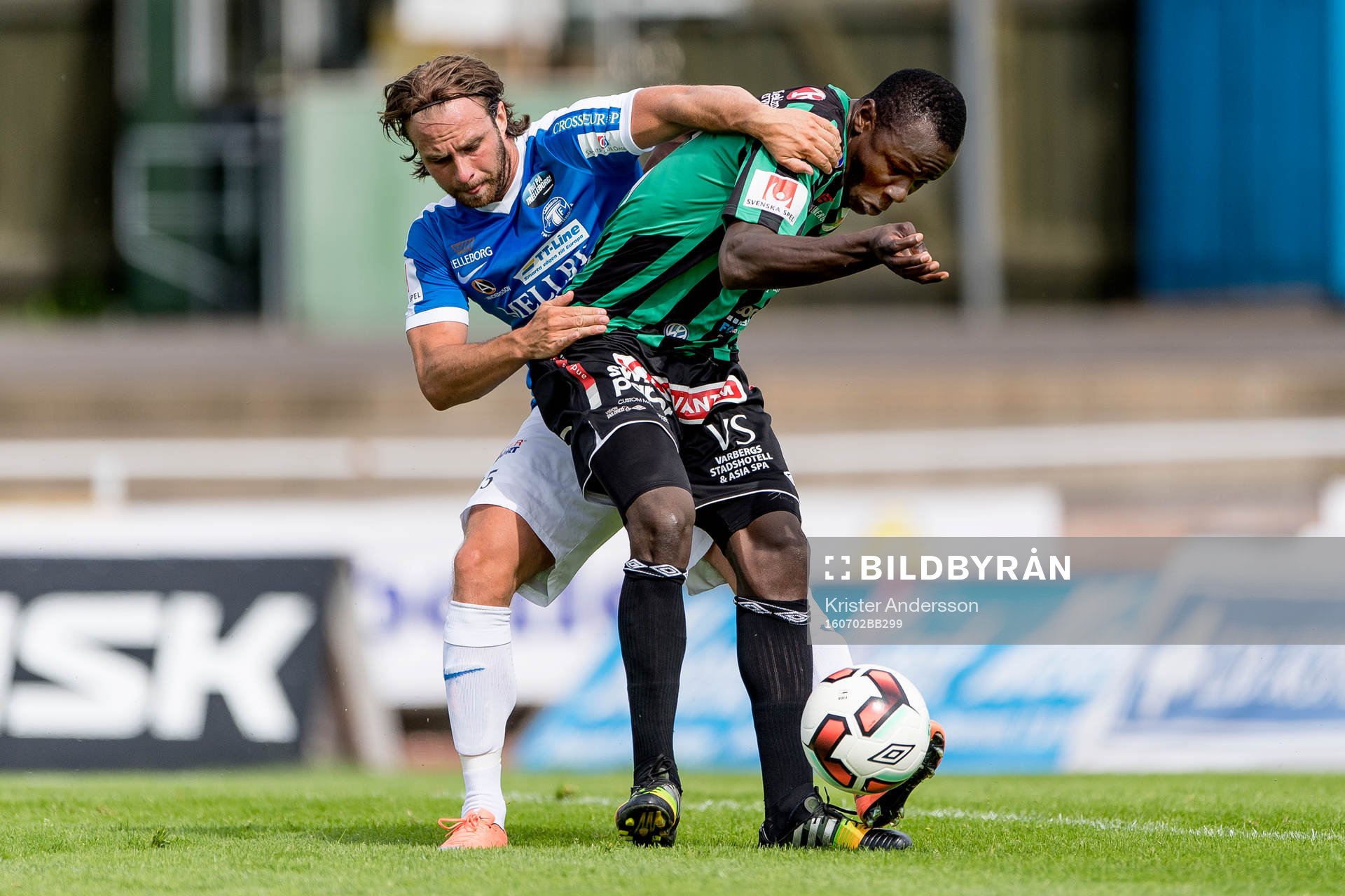 Trelleborgs Robin Jacobsson och Varbergs Nsima Peter