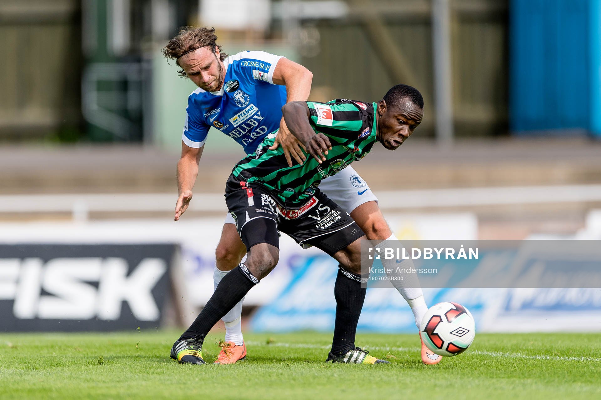 Trelleborgs Robin Jacobsson och Varbergs Nsima Peter