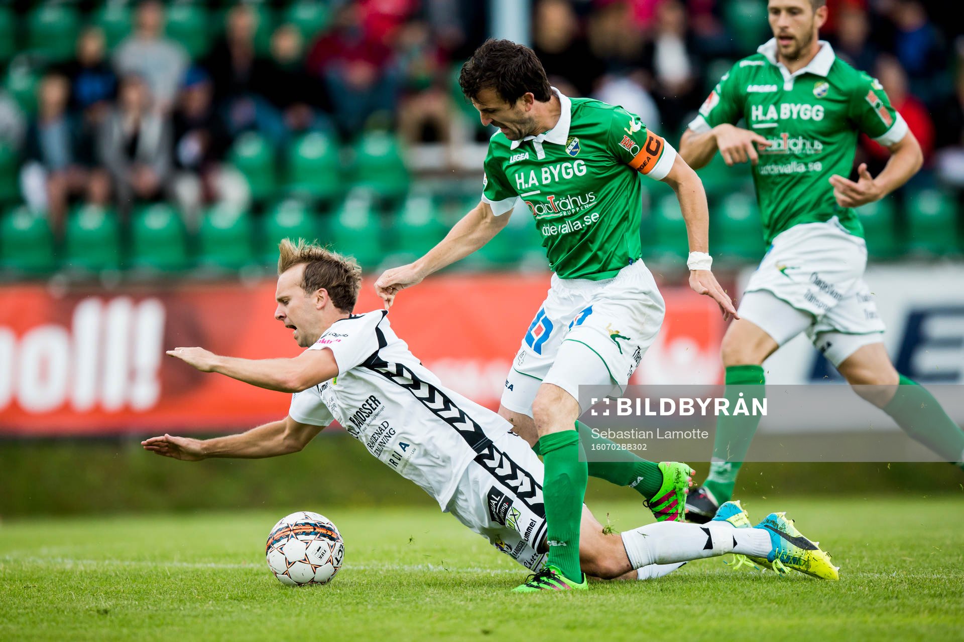 Ljungskiles Aleksandar Kitic tacklar GAIS Craig Henderson
