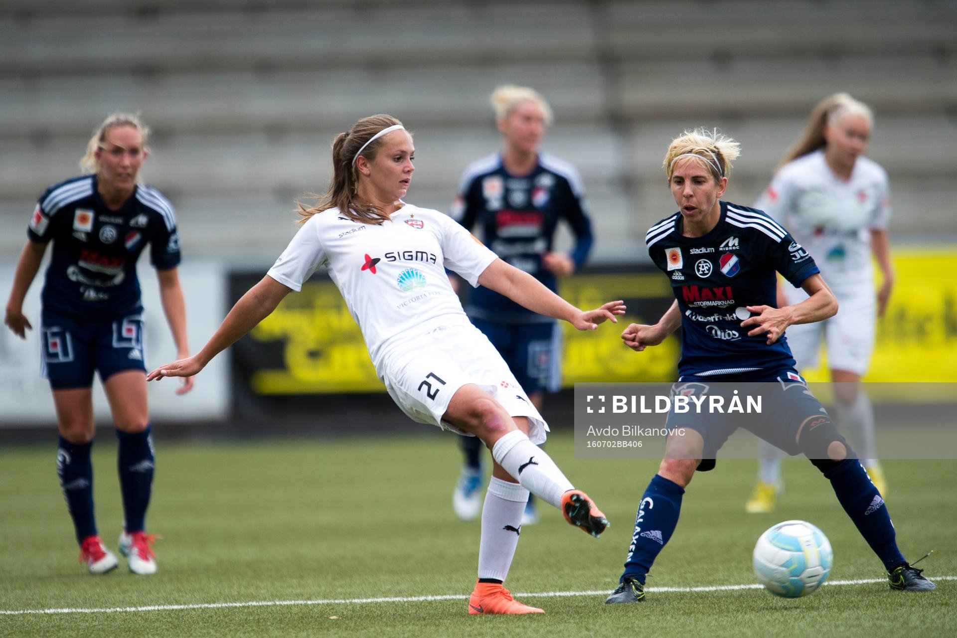 Rosengårds Lieke Martens och Kvarnsvedens Sarah Elnicky