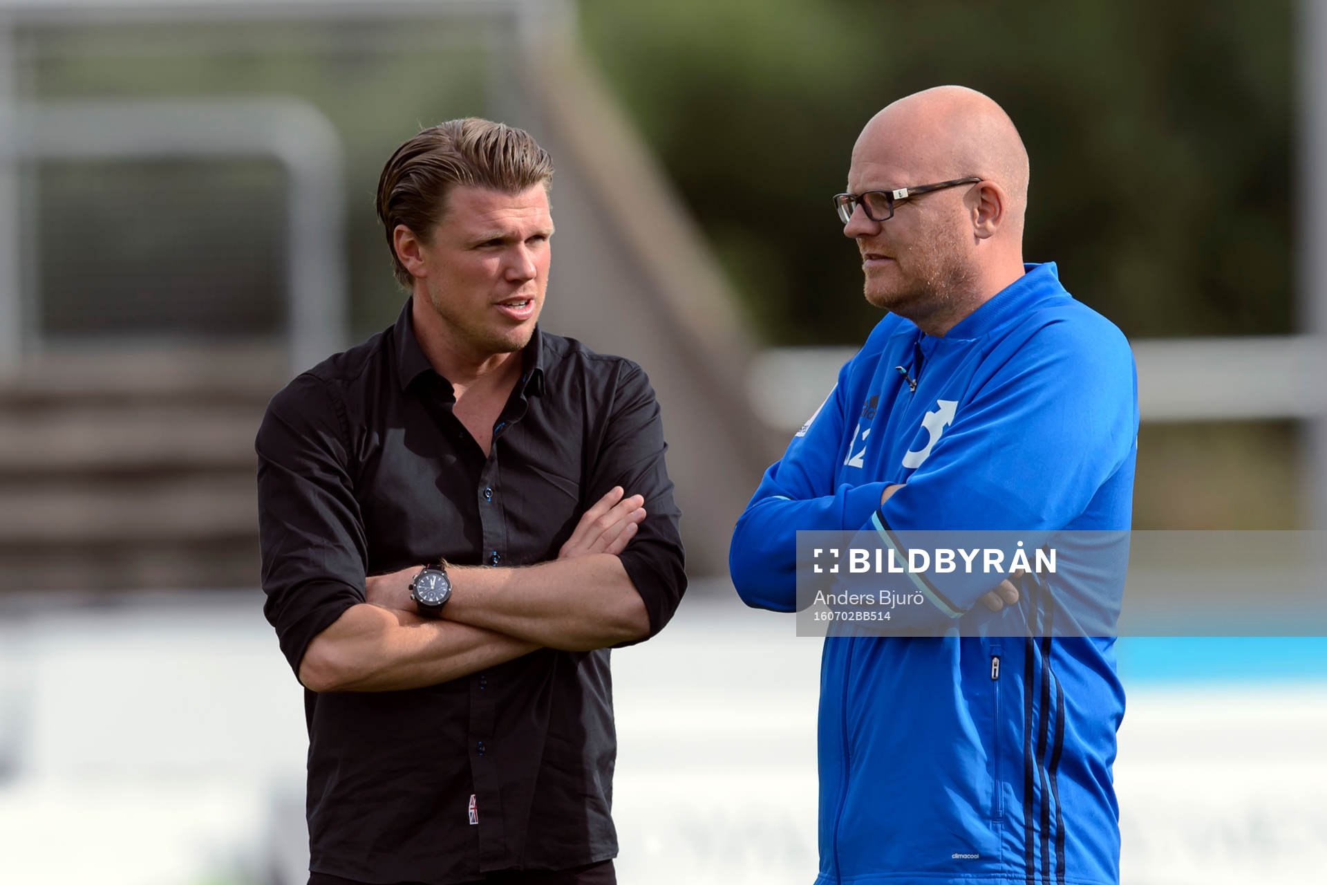 Ängelholms tränare Christian Järdler och Degerfors tränare Patrik Werner pratar med varandra inför fotbollsmatchen i Superettan mellan Ängelholm och Degerfors den 2 juli 2016 i Ängelholm.