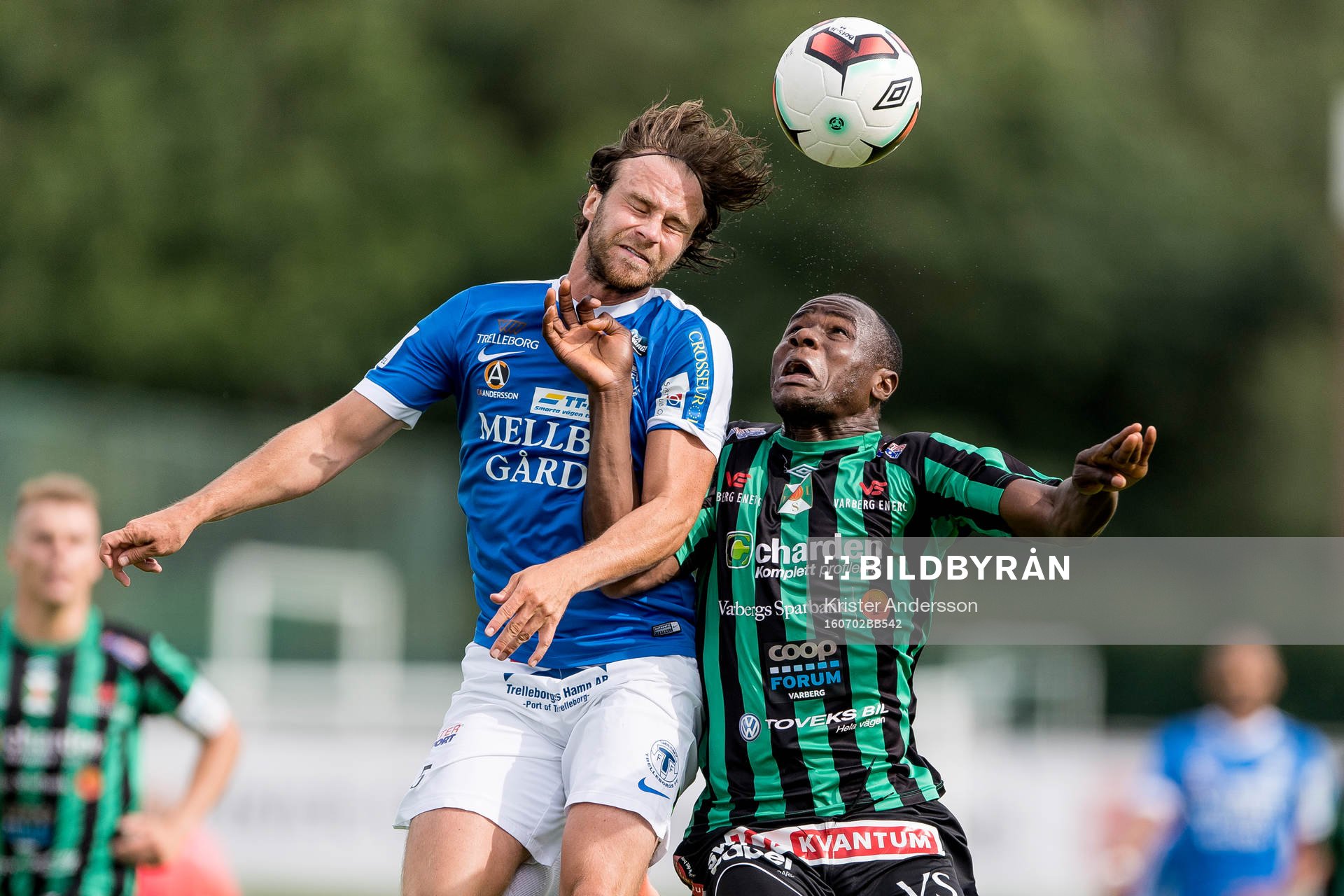 Trelleborgs Robin Jacobsson och Varbergs Nsima Peter