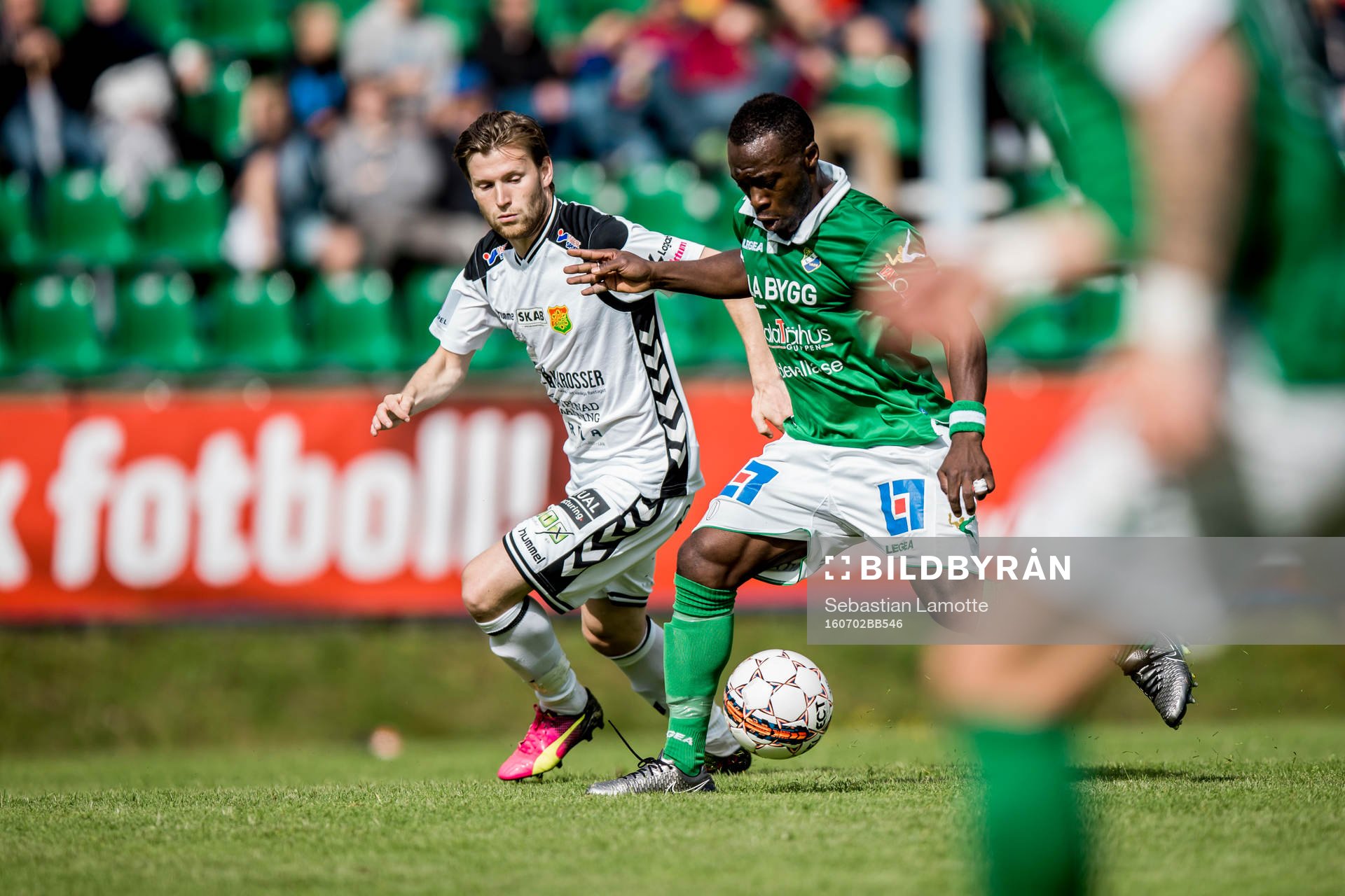 Ljungskiles Ahmed Suleiman före GAIS Johan Lundgren