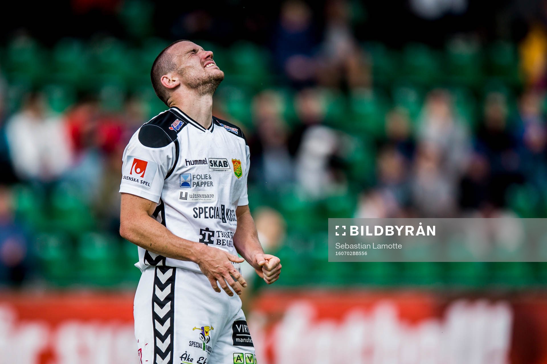 GAIS James Sinclair reagerar och har ont i handen