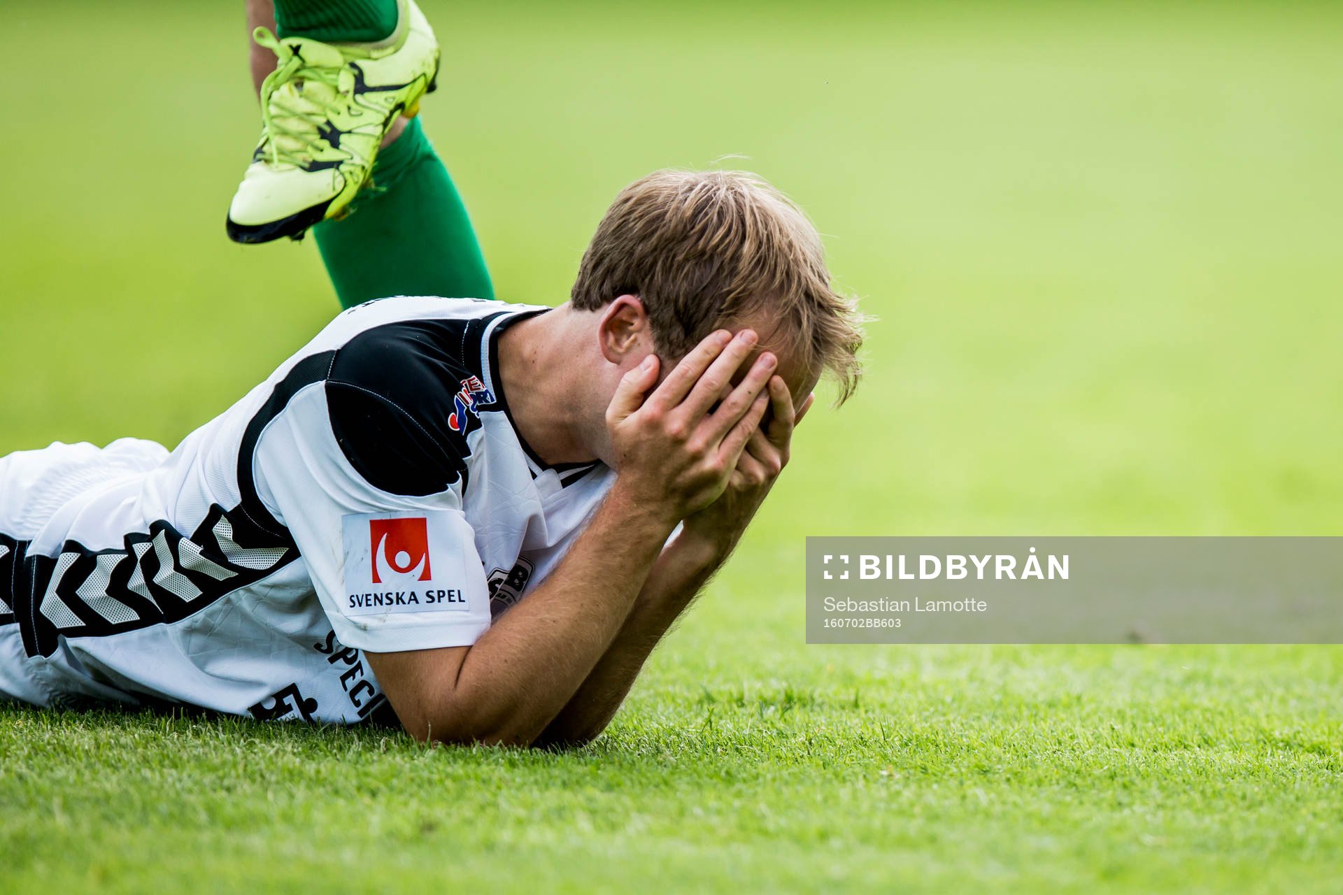 GAIS Craig Henderson tar sig för ansiktet