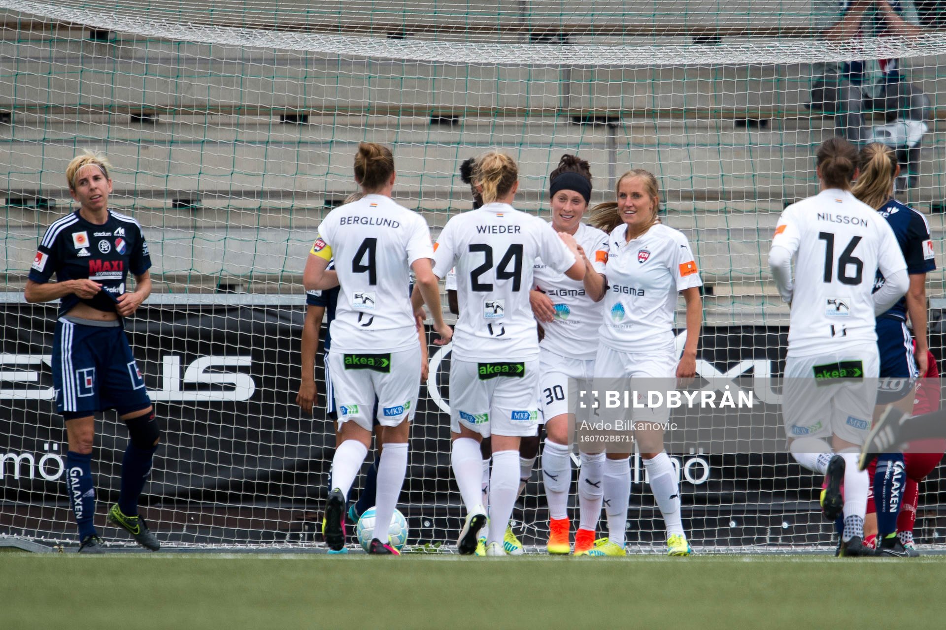 Rosengårds Ella Masar jublar medan Kvarnsvedens Sarah