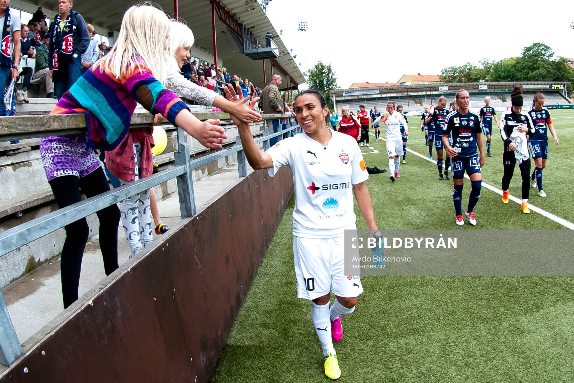 Rosengårds Marta Viera Da Silva grattas av åskådare