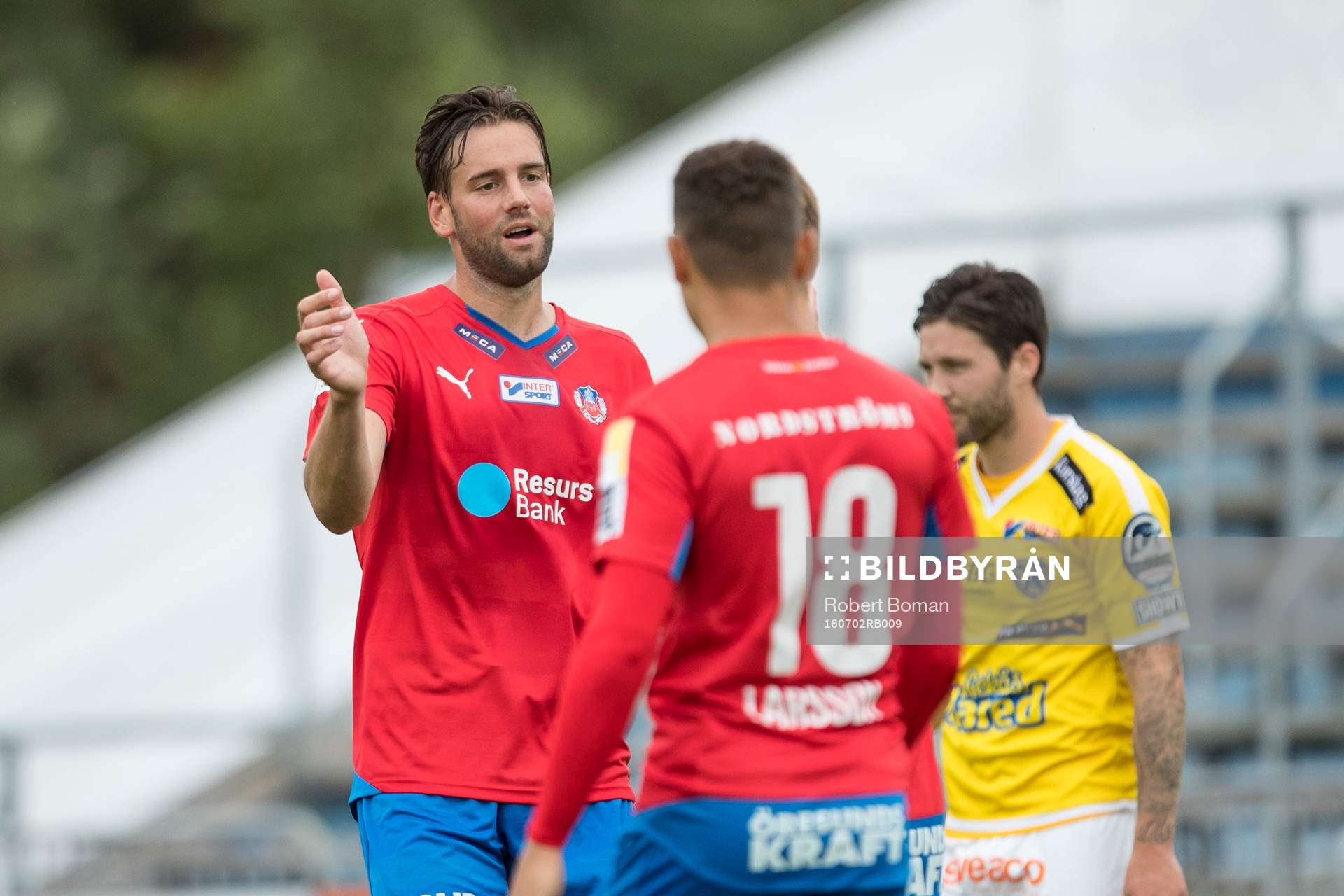 Helsingborgs Mikael Dahlberg och Jordan Larsson (med ryggen