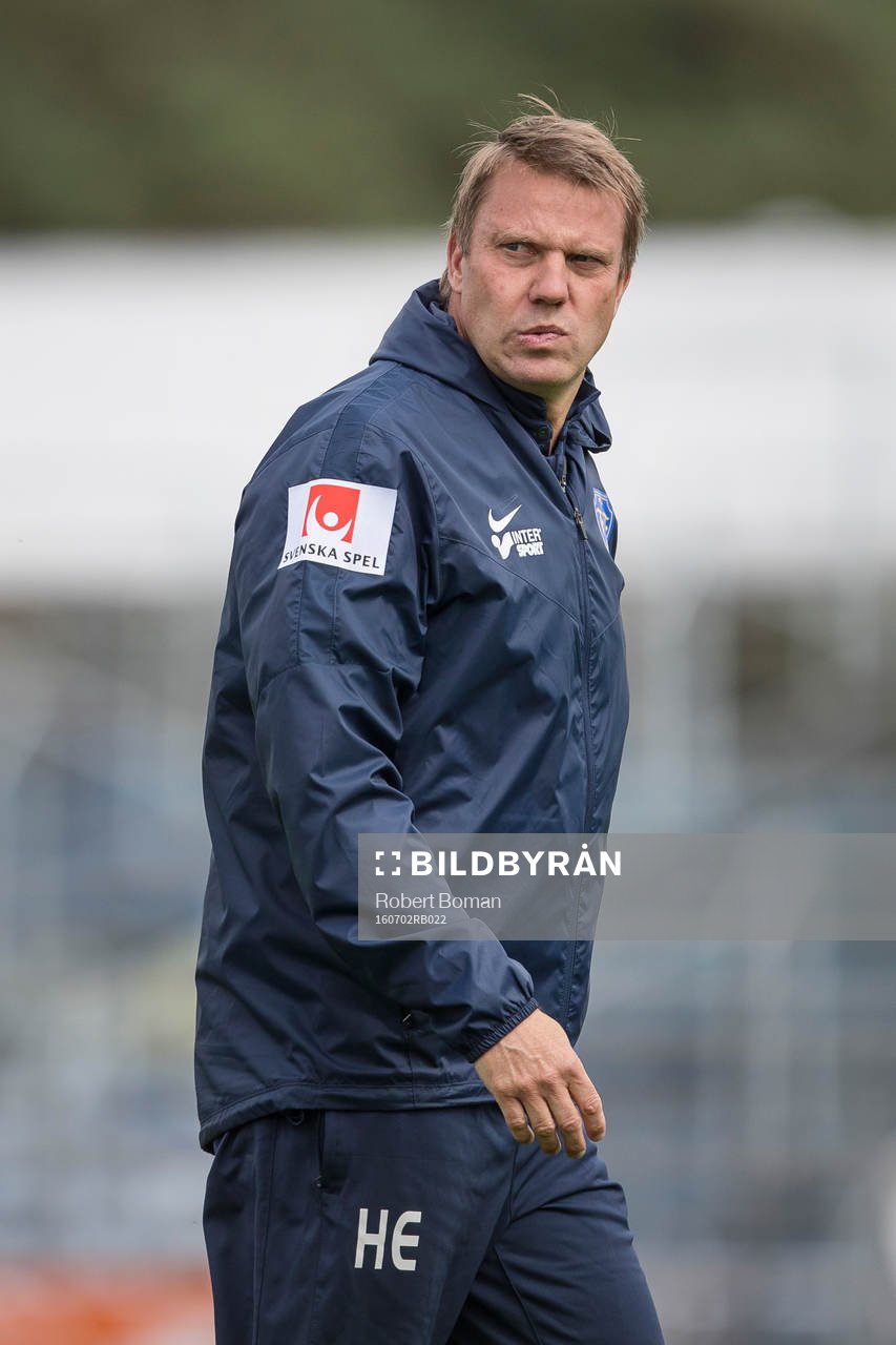 Falkenbergs tränare Hans Eklund deppar